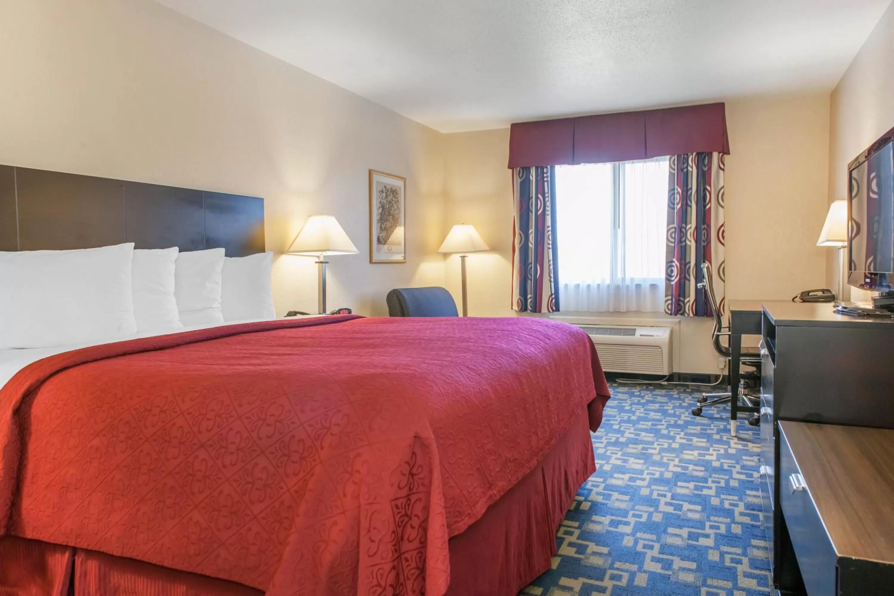 King Room - Non-Smoking in Quality Inn Effingham North