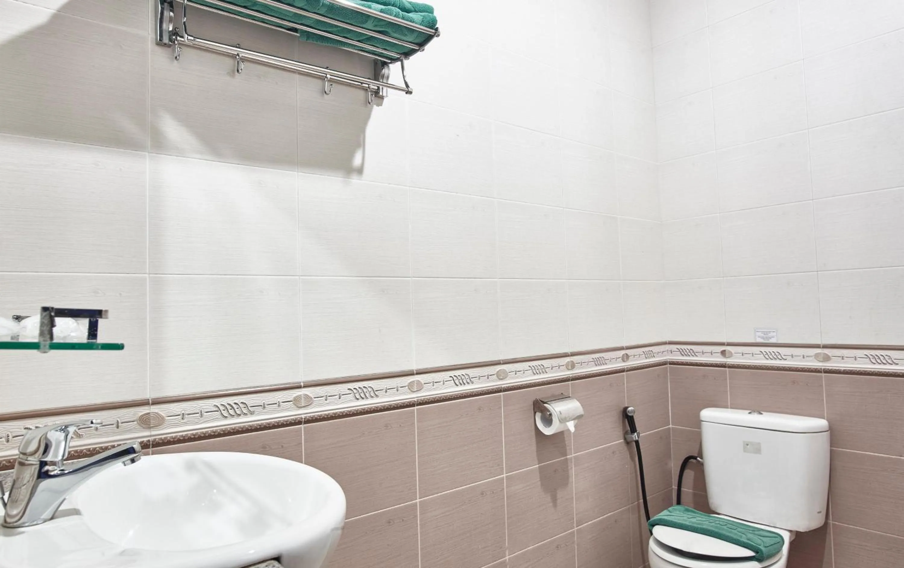 Bathroom in Twins Hotel