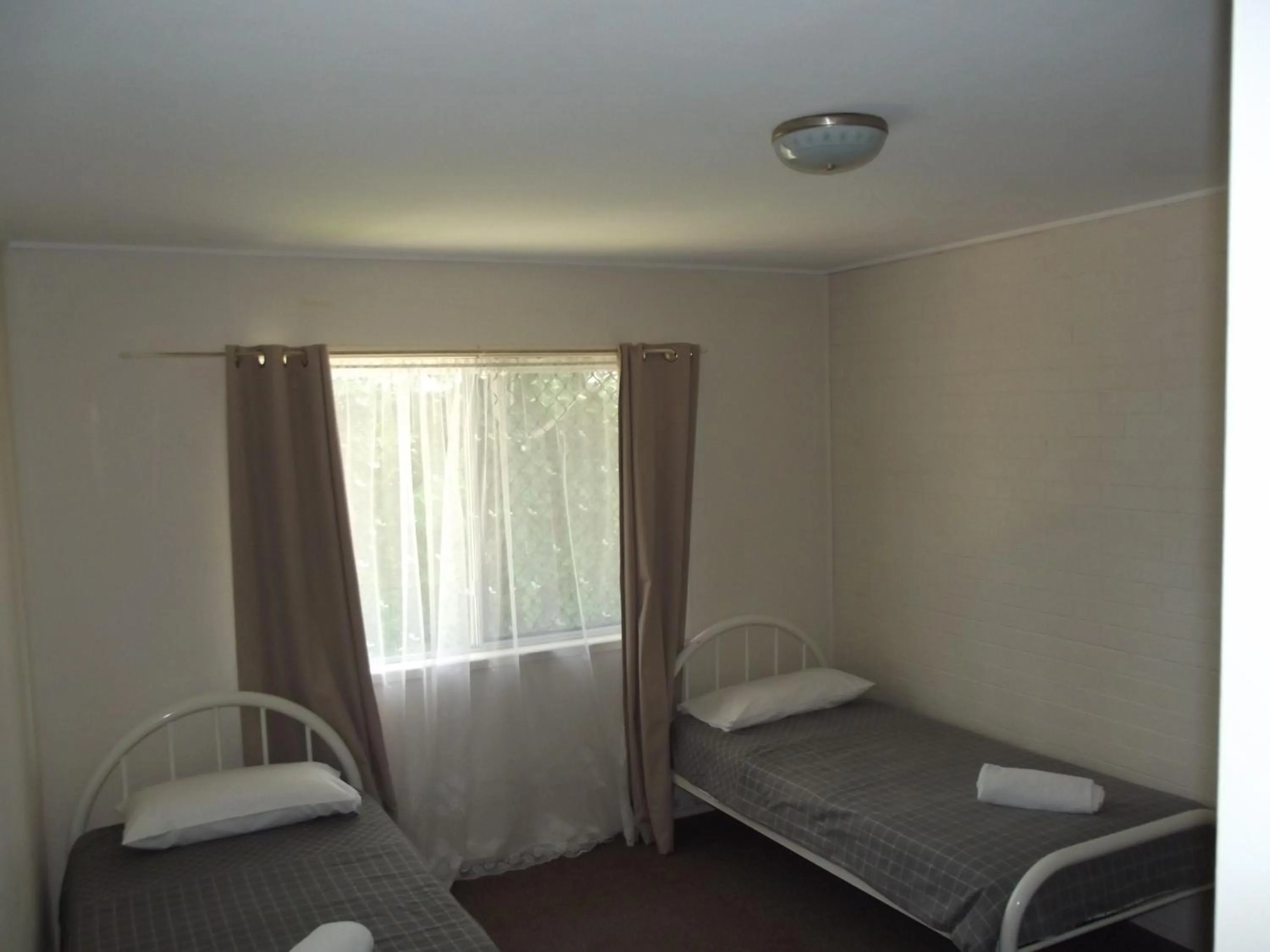 Bedroom, Bed in Bridge Street Motor Inn