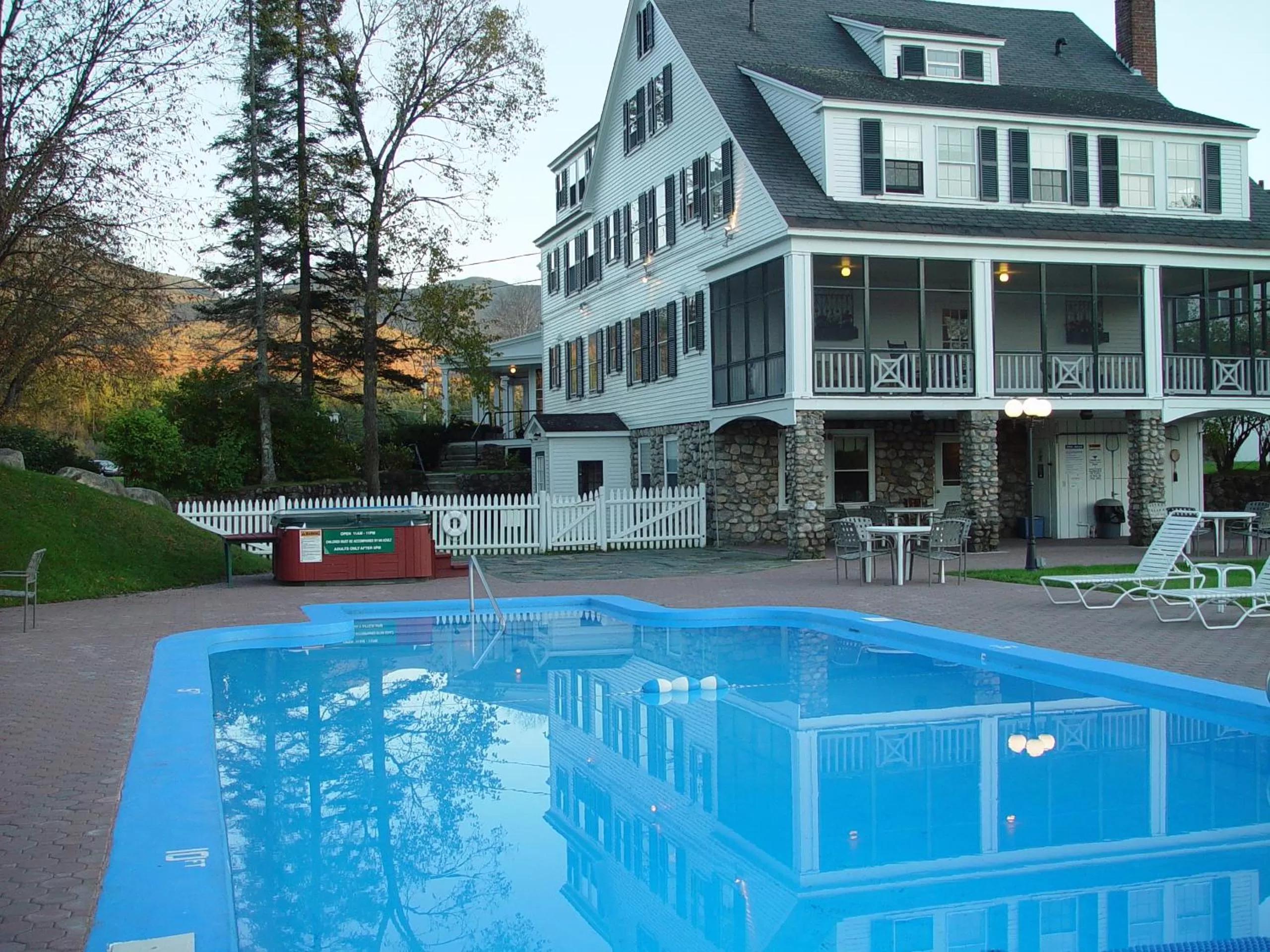 Swimming pool in Franconia Inn