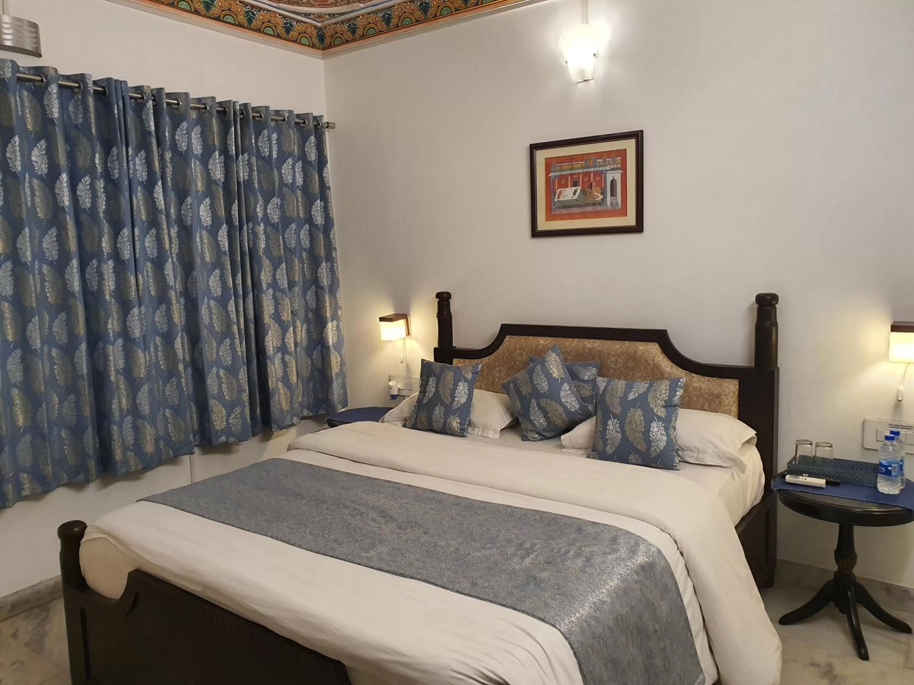 Bed in Hotel Mewar Haveli - At Lake Pichola