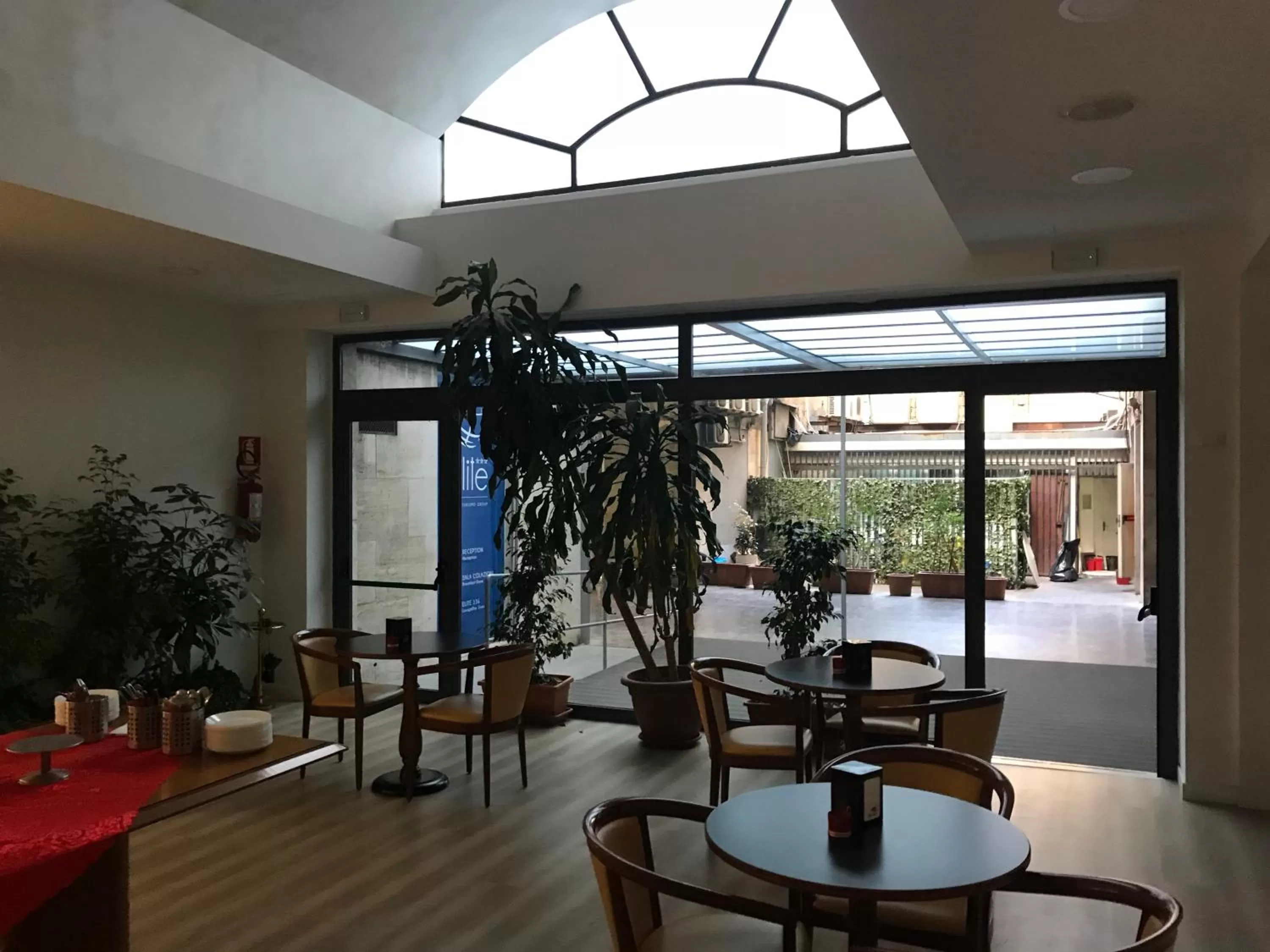 Restaurant/places to eat in Hotel Elite Palermo Centro