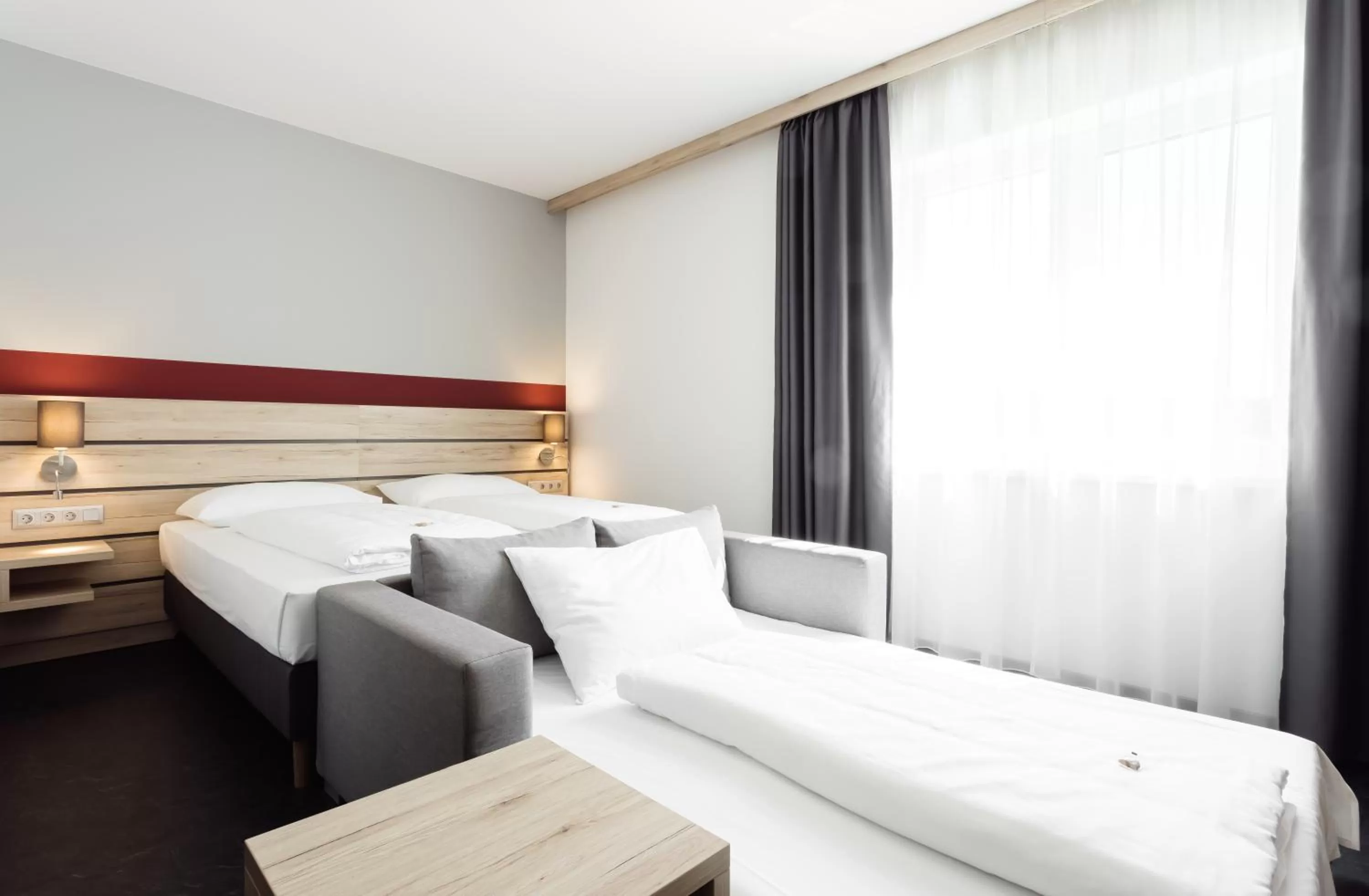 Staff, Bed in Hotel Smart Liv'in