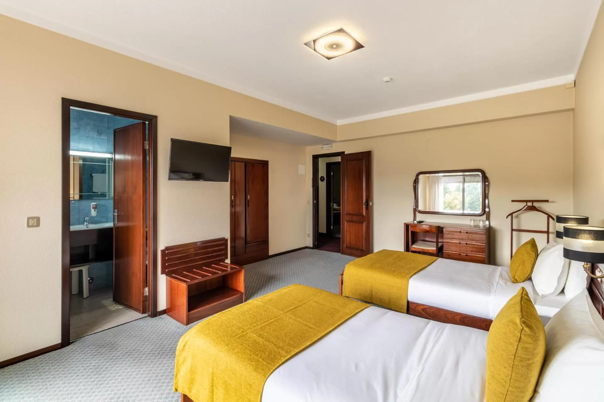 Bed in Hotel Colmeia