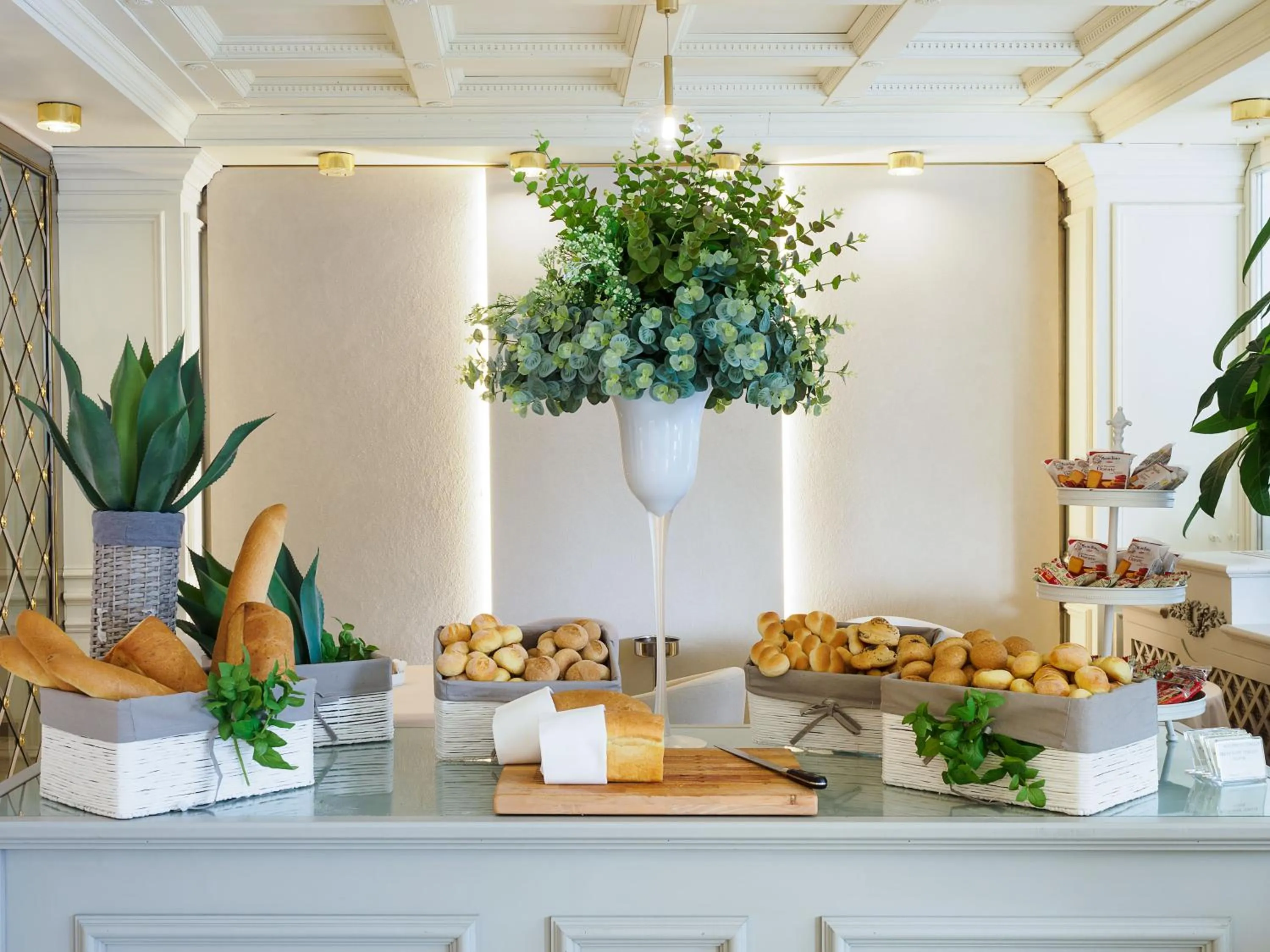 Food and drinks in Atlantis Bay - The Leading Hotels of the World