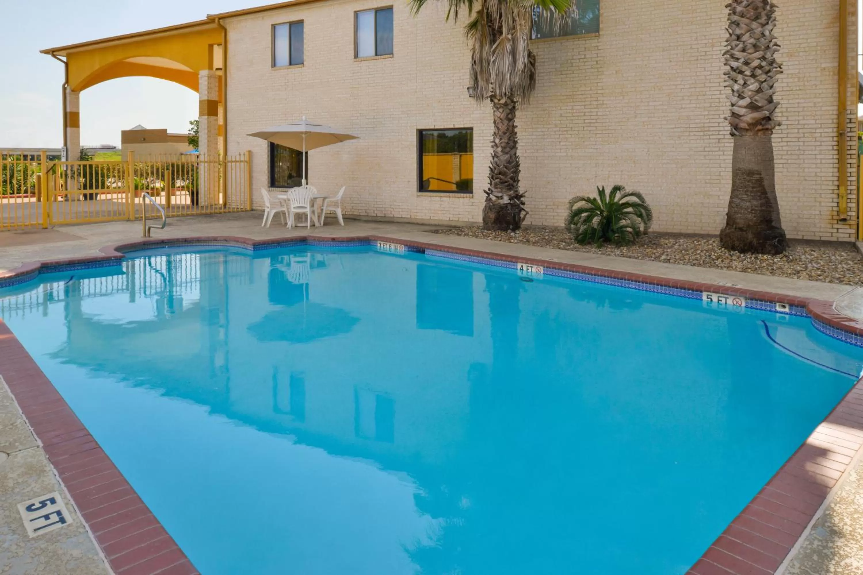 Swimming pool in Americas Best Value Inn & Suites Waller/Prairie View