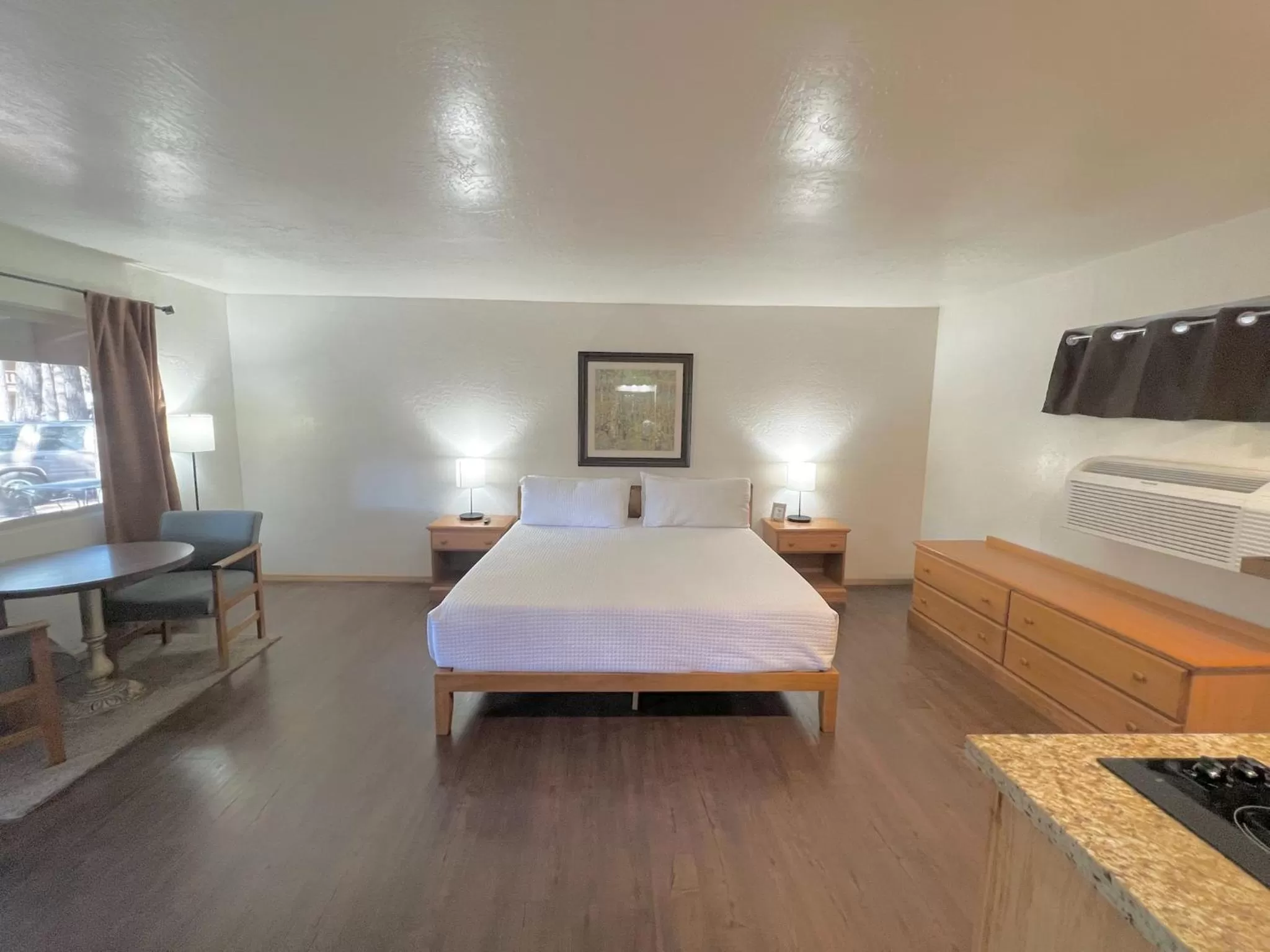 Bed in TimberLodge Inn