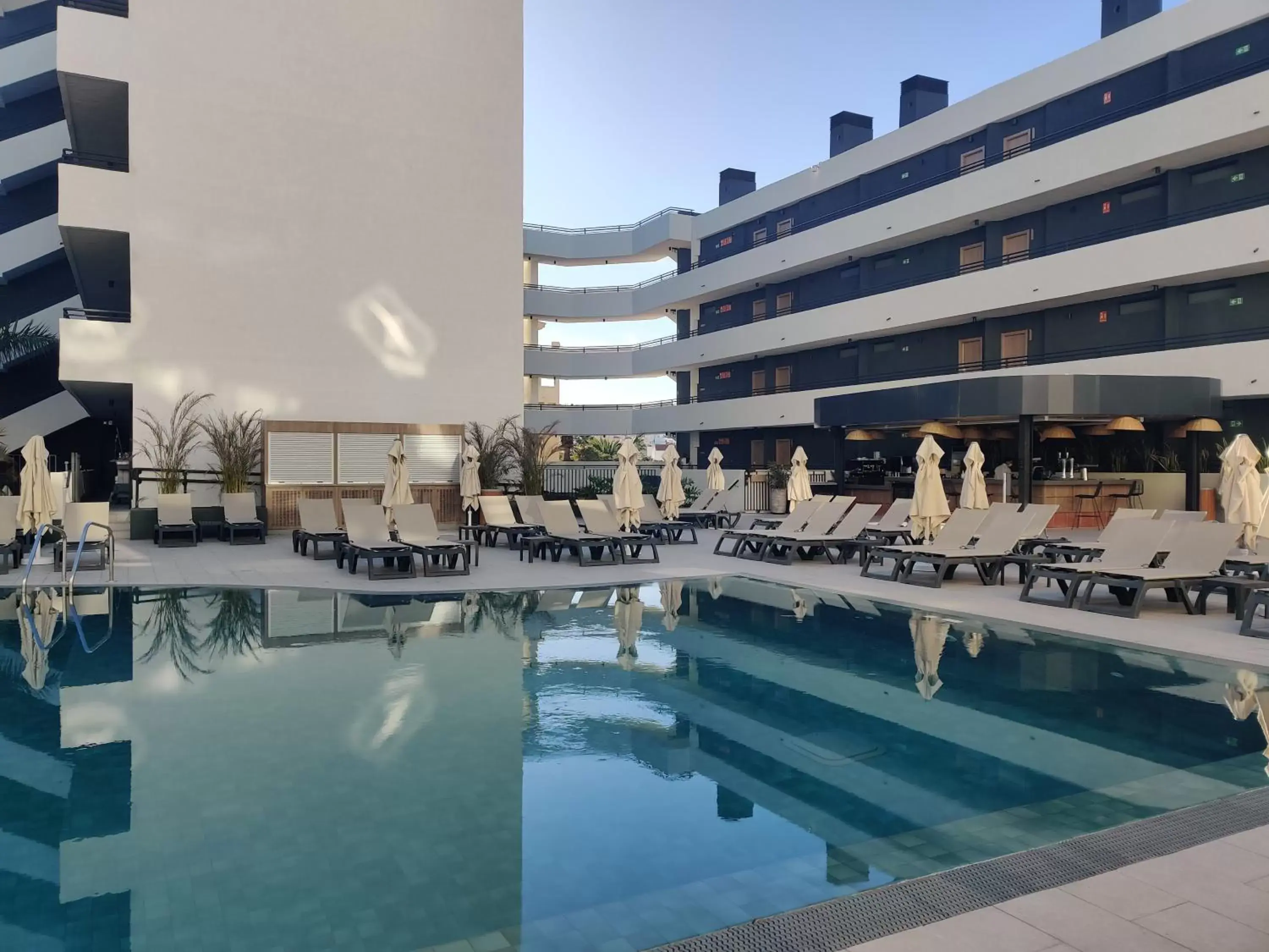 Apartment with Pool View in Luxury Apartment with pool view Apartment with Pool View in Luxury Apartment with pool view