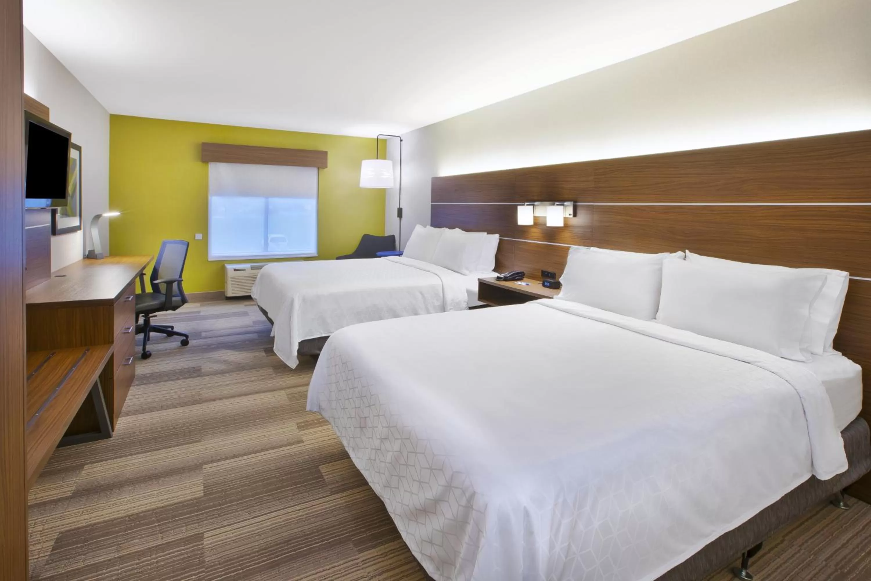 Photo of the whole room, Bed in Holiday Inn Express Rochester-Victor by IHG