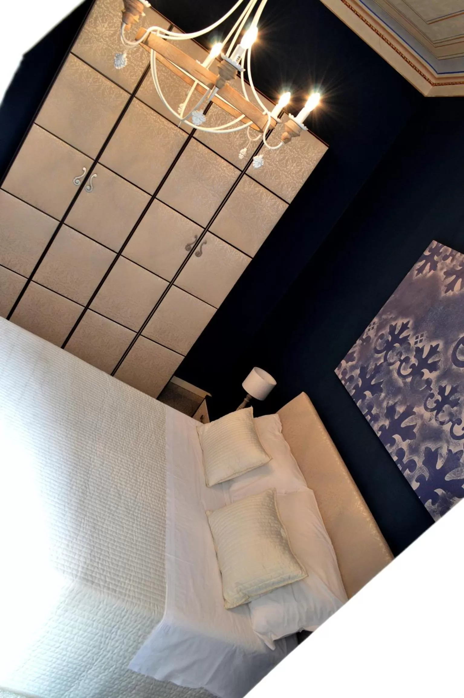 Decorative detail, Bed in Albergo Diffuso Dimora Rossi B&B