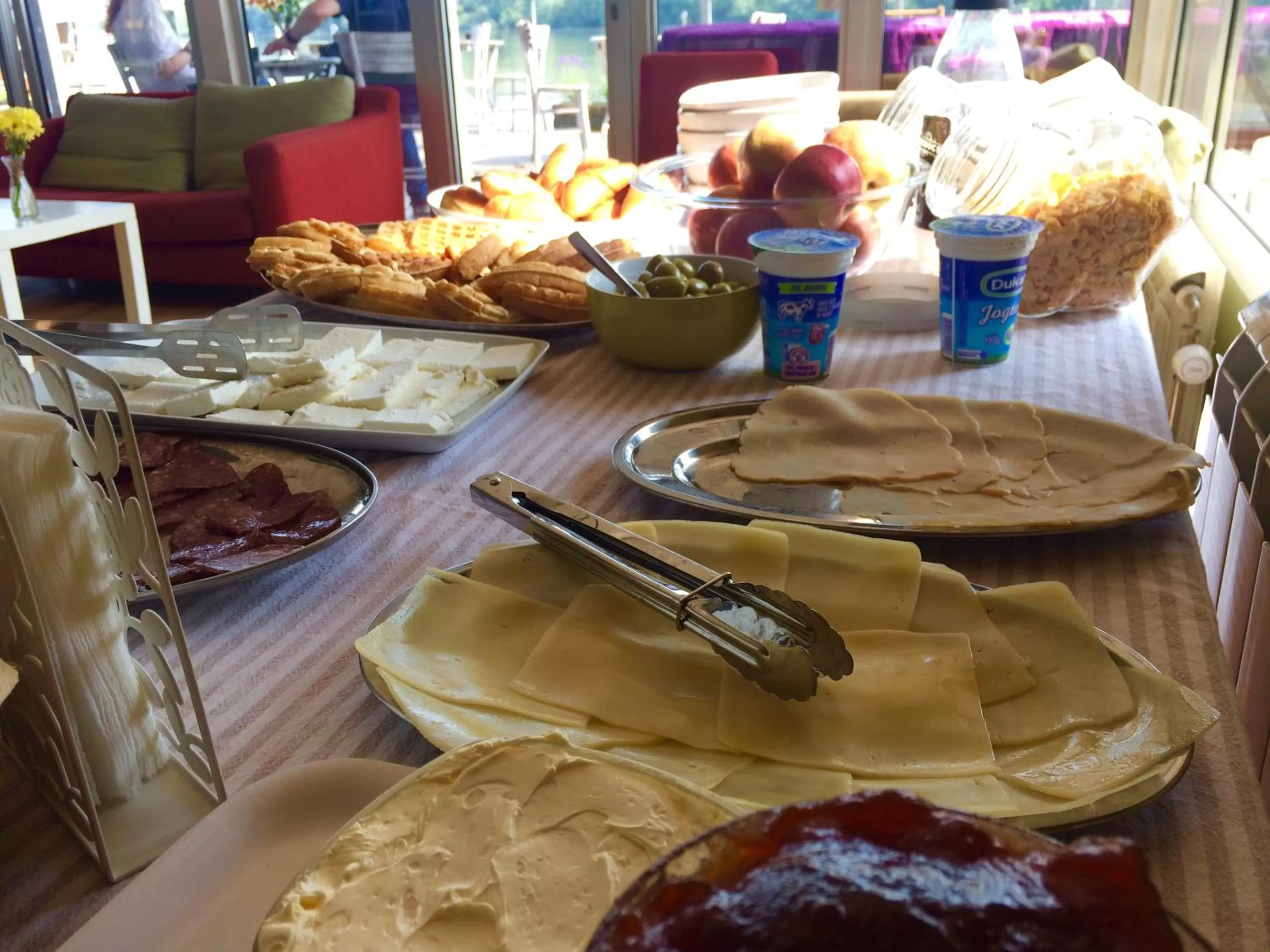 Breakfast in ArkaBarka 2- Floating Dream Rooms and Apartments