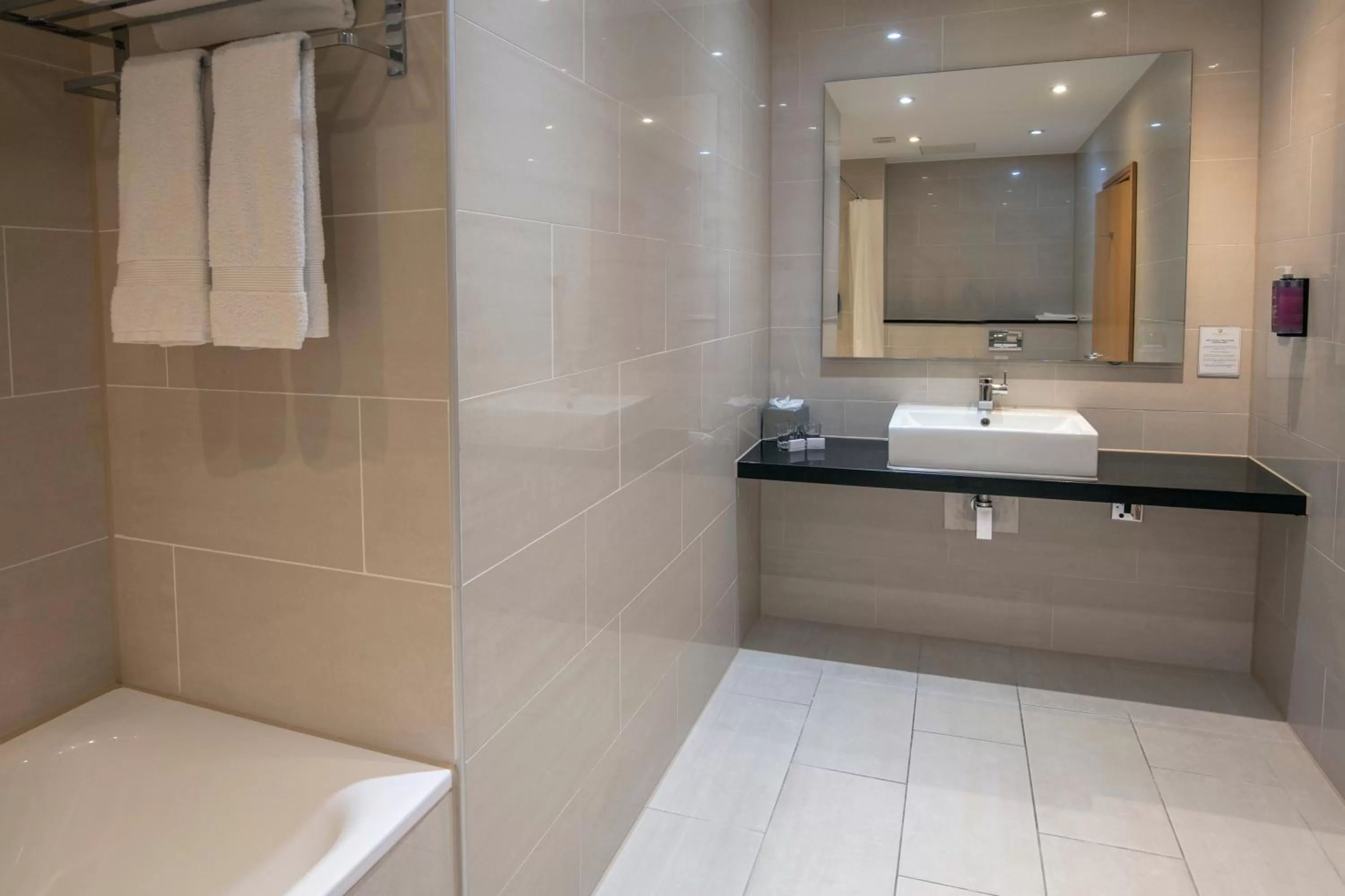 Bathroom in The Crown London, WorldHotels Distinctive