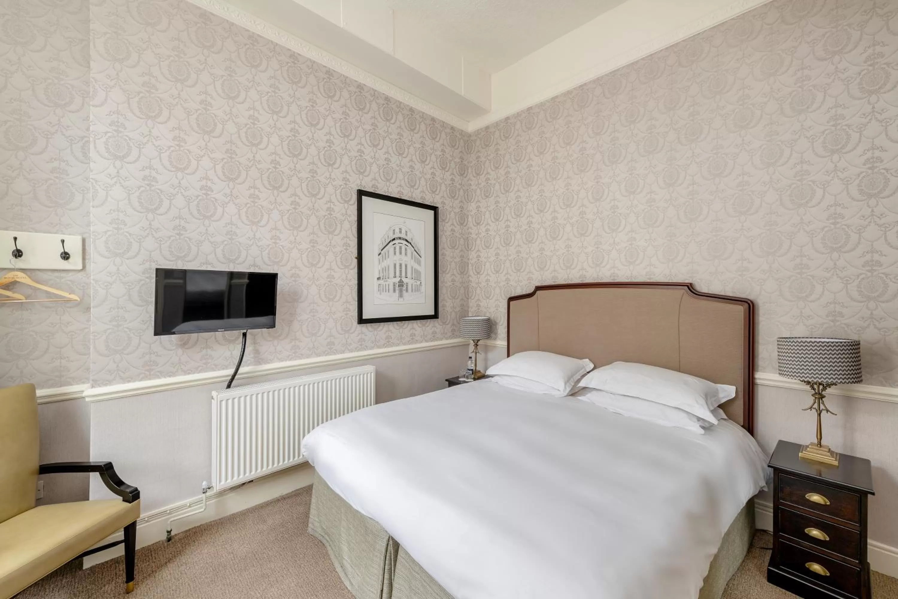 Classic Double Room with Bath in Royal Hotel