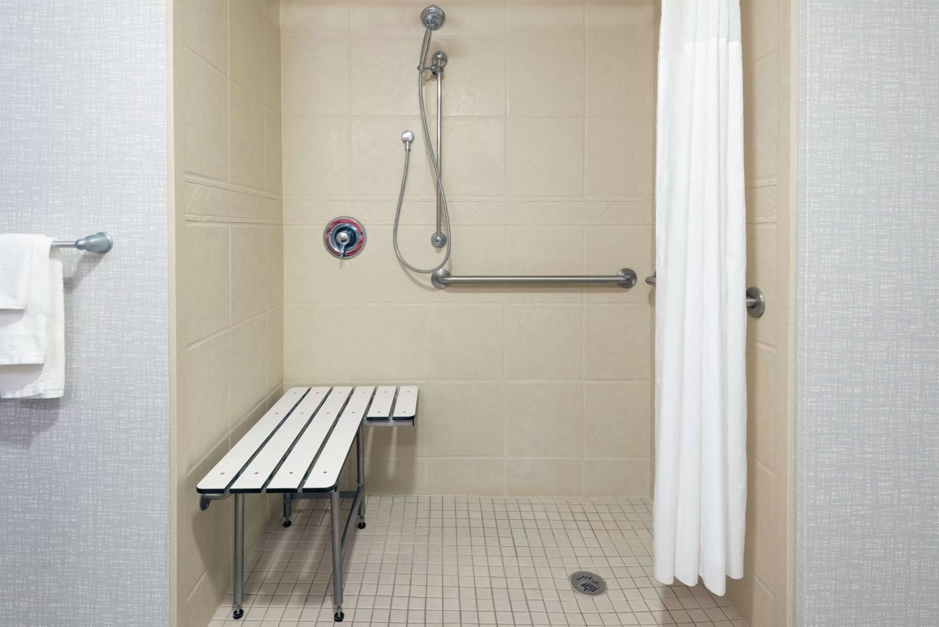 Bathroom in Hampton Inn & Suites Orlando Airport at Gateway Village
