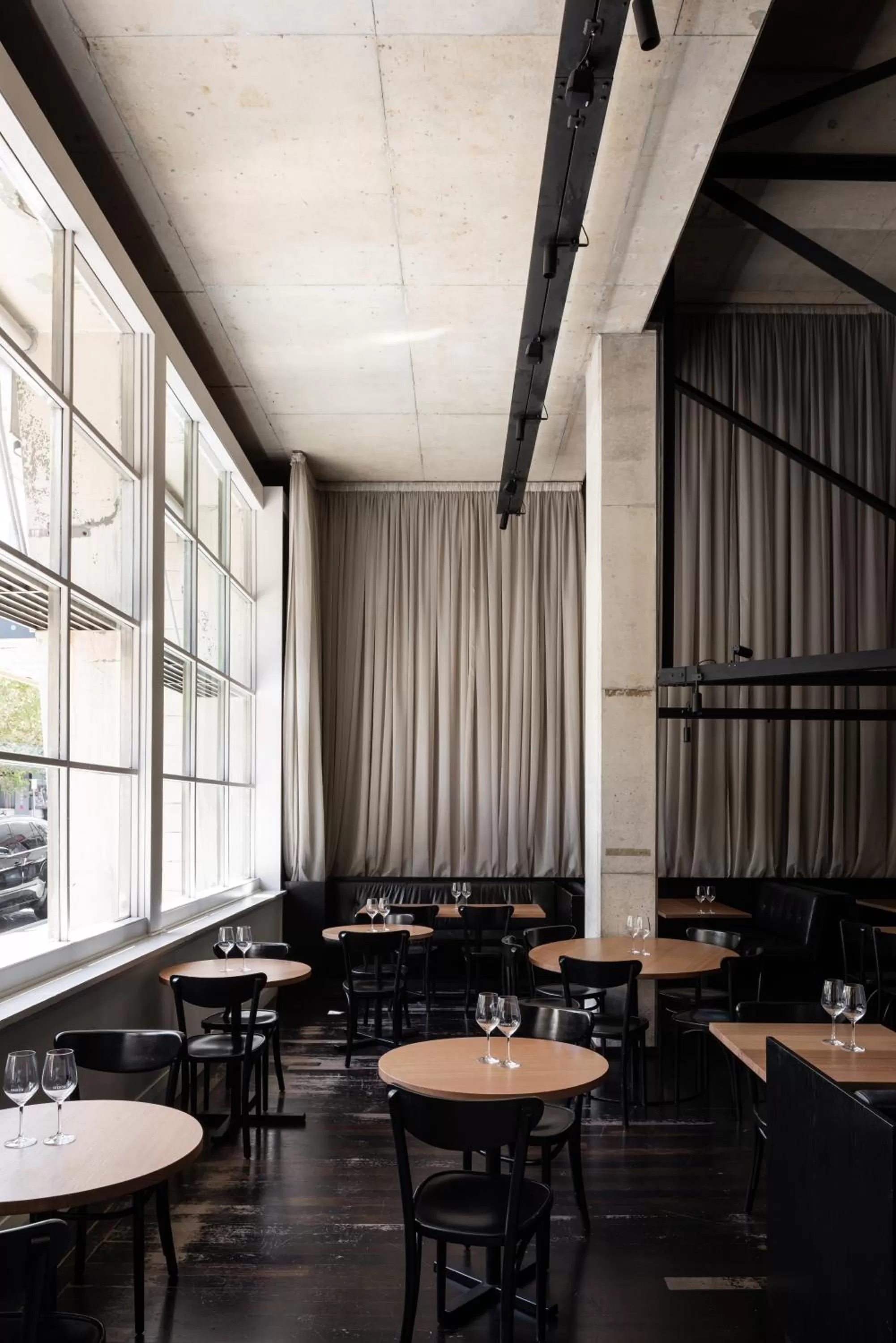 Restaurant/places to eat in Alex Hotel