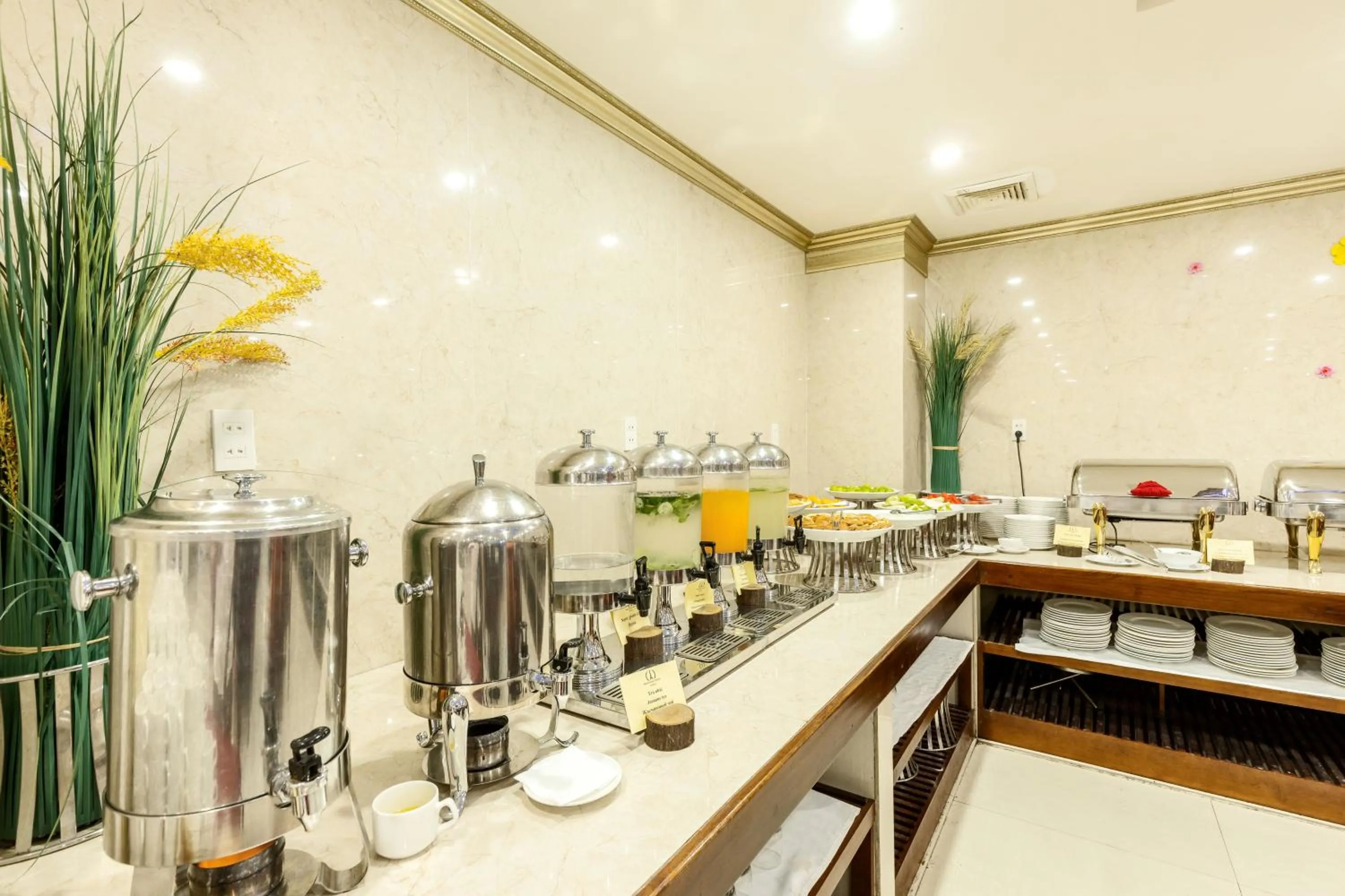 Restaurant/places to eat in Paris Luxury Hotel & Apartment Nha Trang