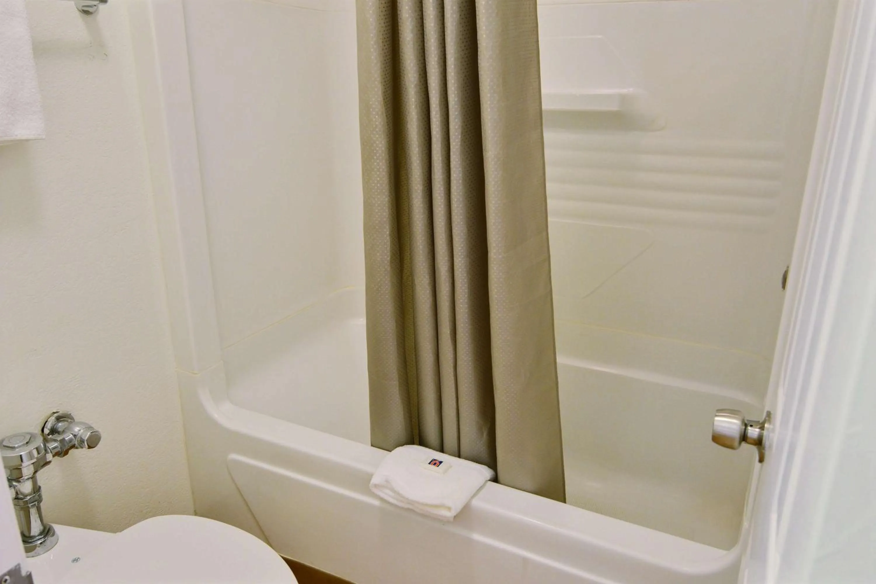 Photo of the whole room in Travelodge by Wyndham Brattleboro VT