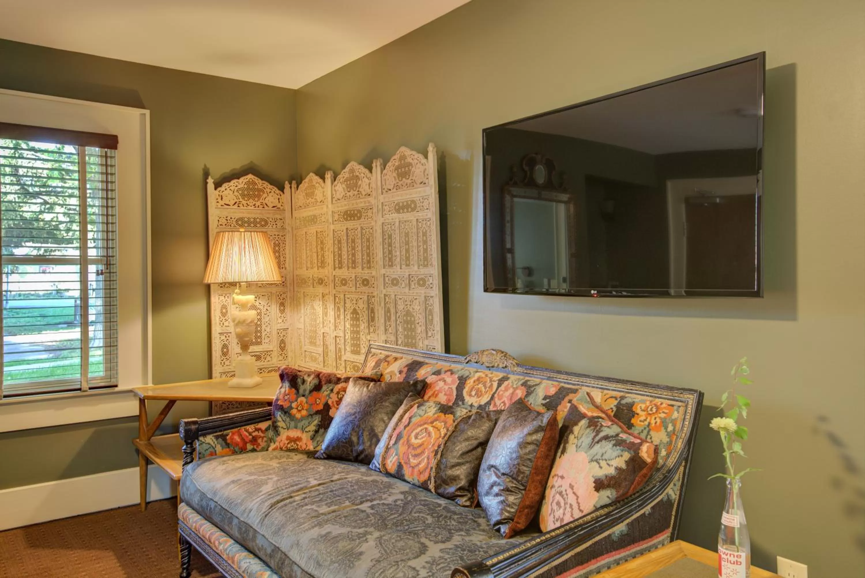 Seating area in Hotel Broad Ripple