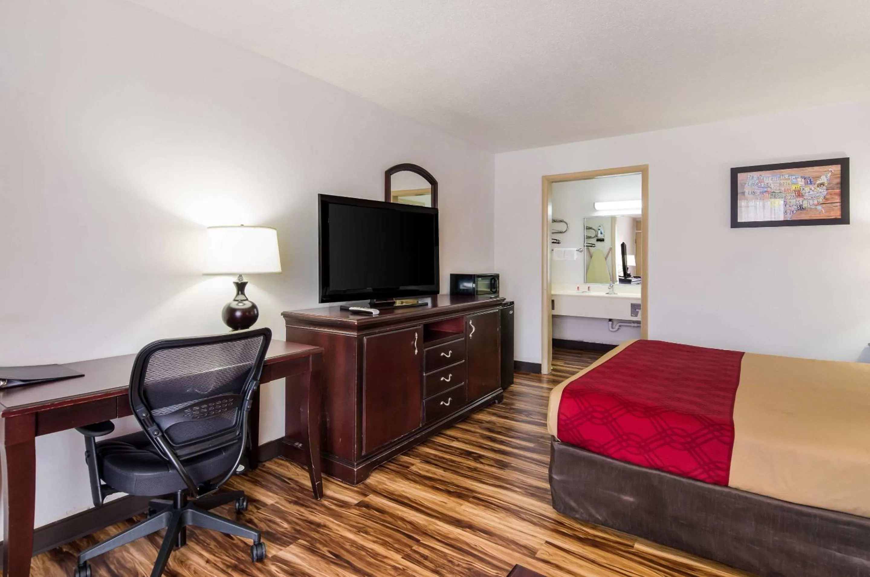 Standard King Room - Non-Smoking  in Econo Lodge Marion I-81