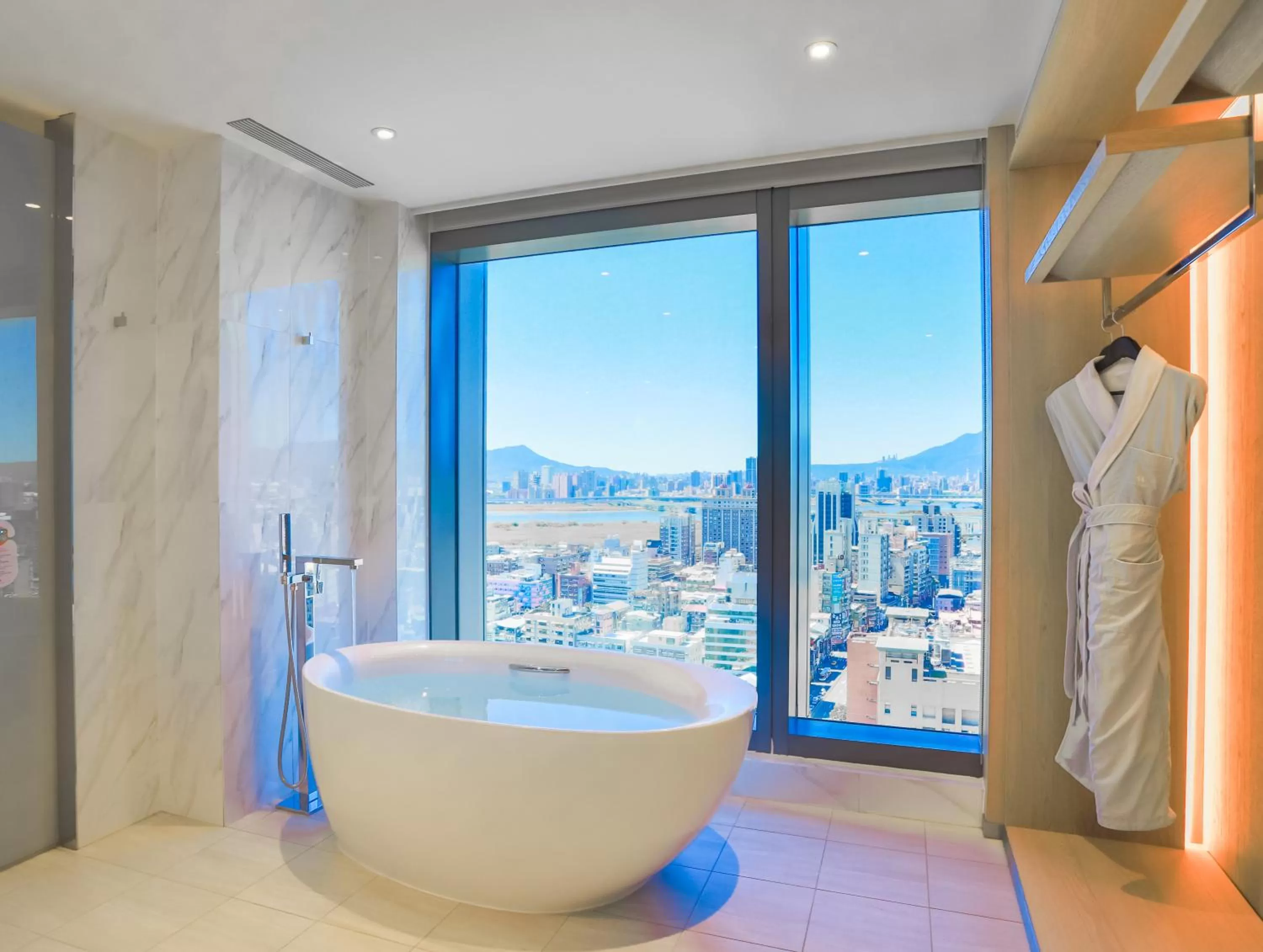 Bathroom in Caesar Metro Taipei