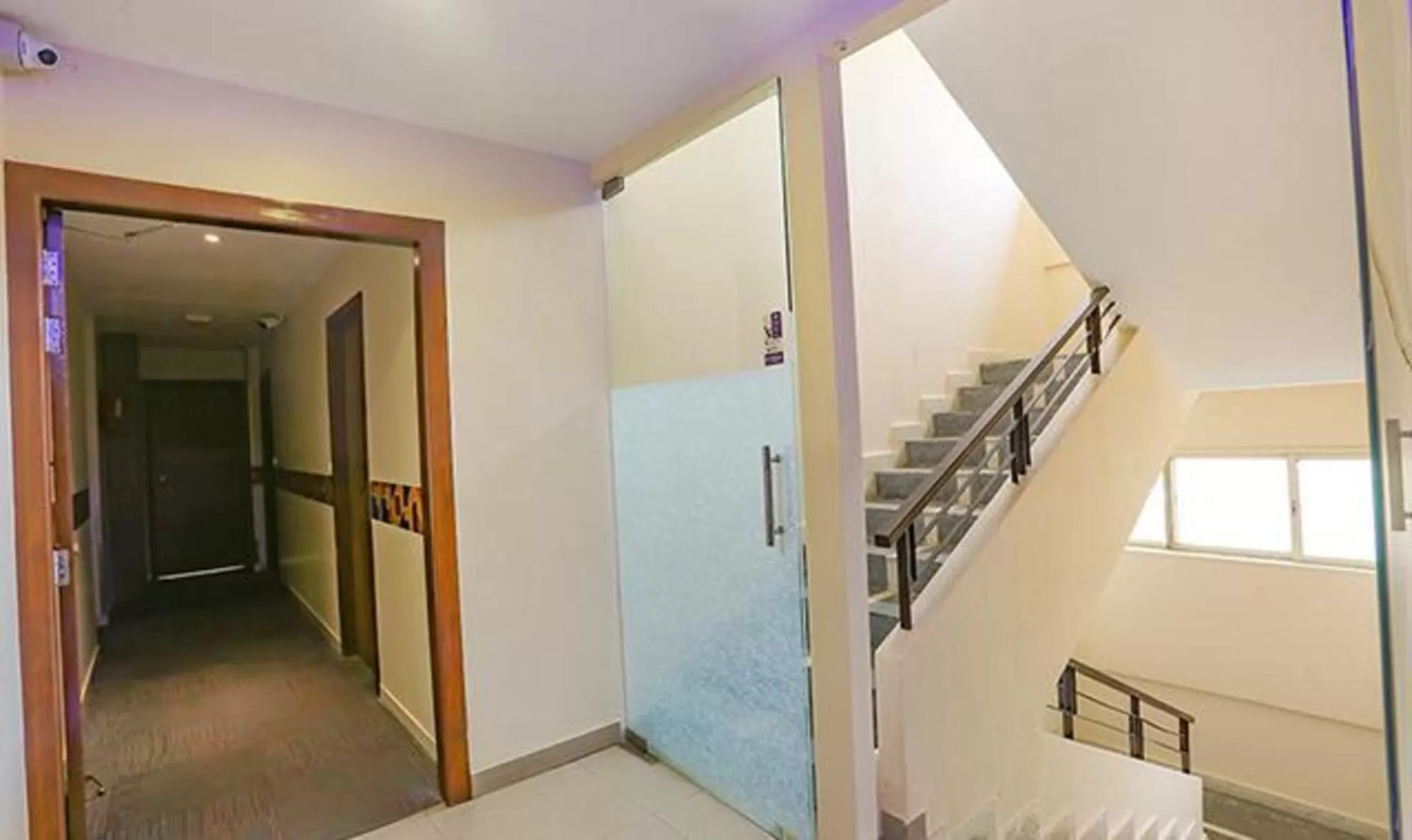 Lobby or reception in FabHotel Royal International - Nr Mumbai International Airport