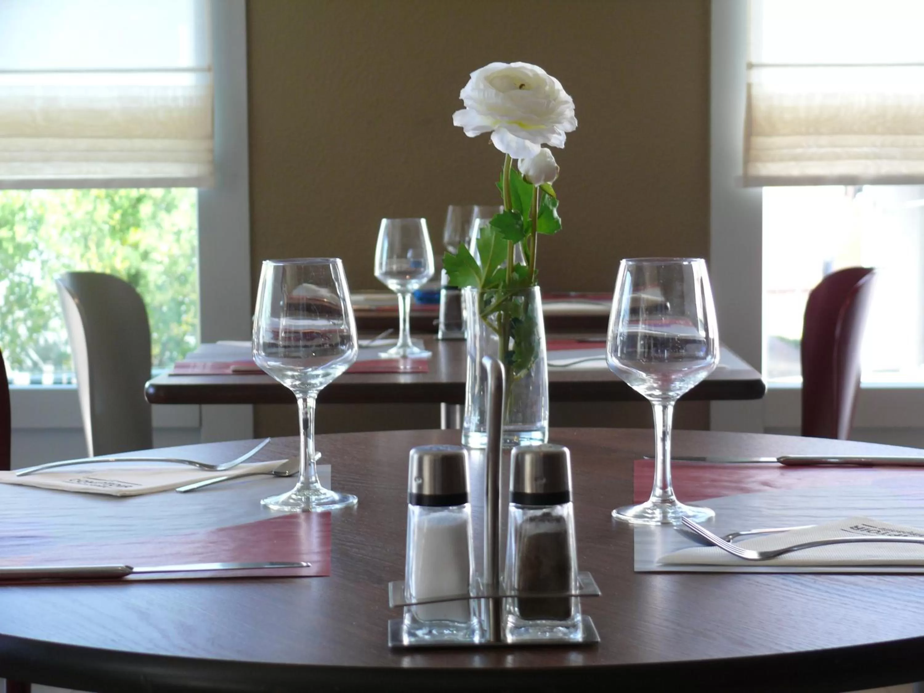 Restaurant/Places to Eat in Campanile Roissy - Saint Witz