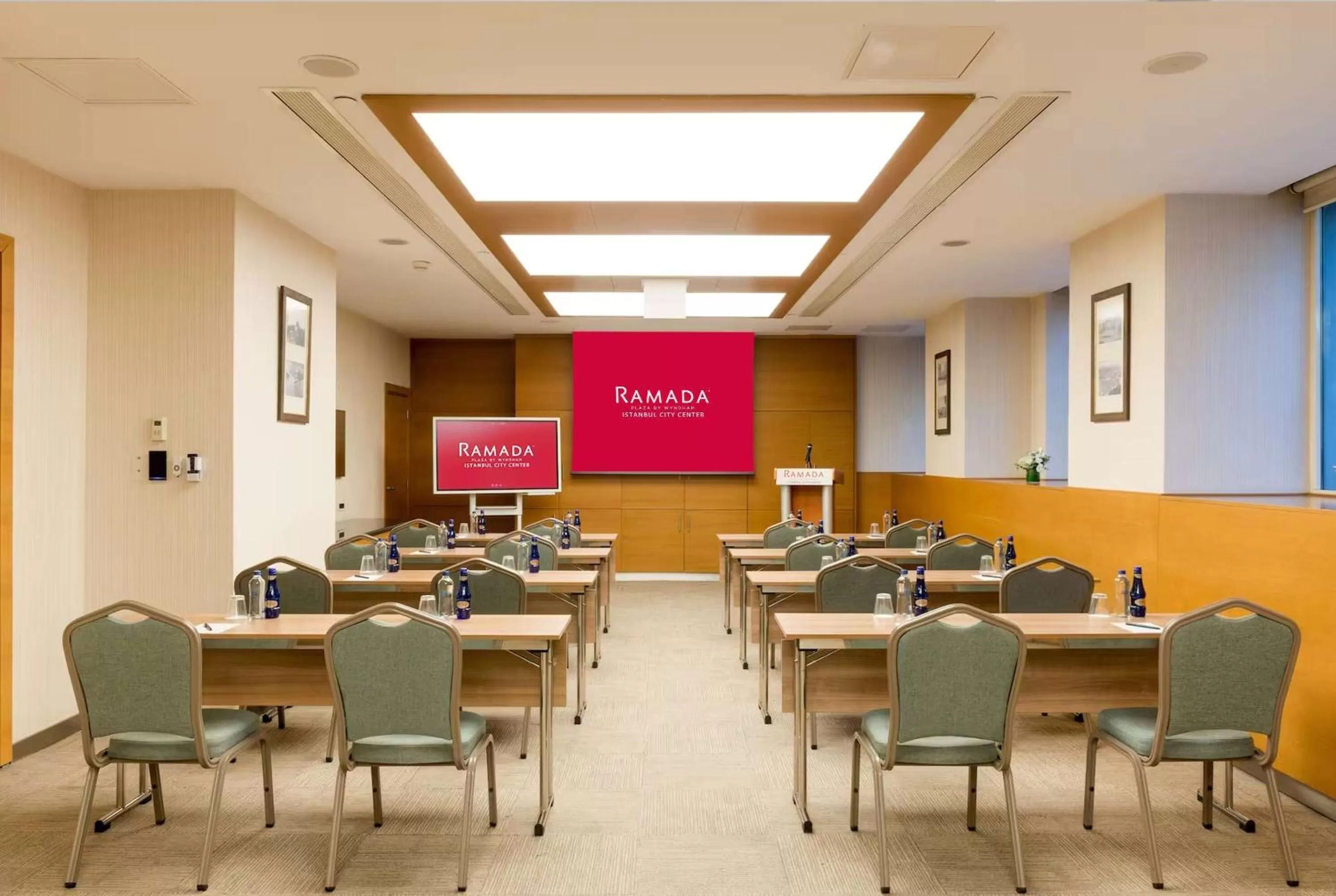 Meeting/conference room in Ramada Plaza By Wyndham Istanbul City Center