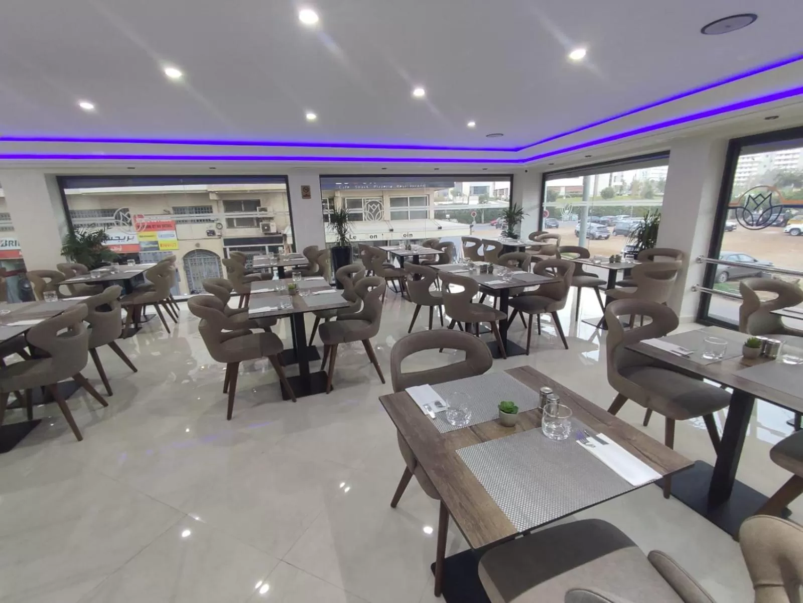 Restaurant/places to eat in LOTUS HOTEL Casanearshore