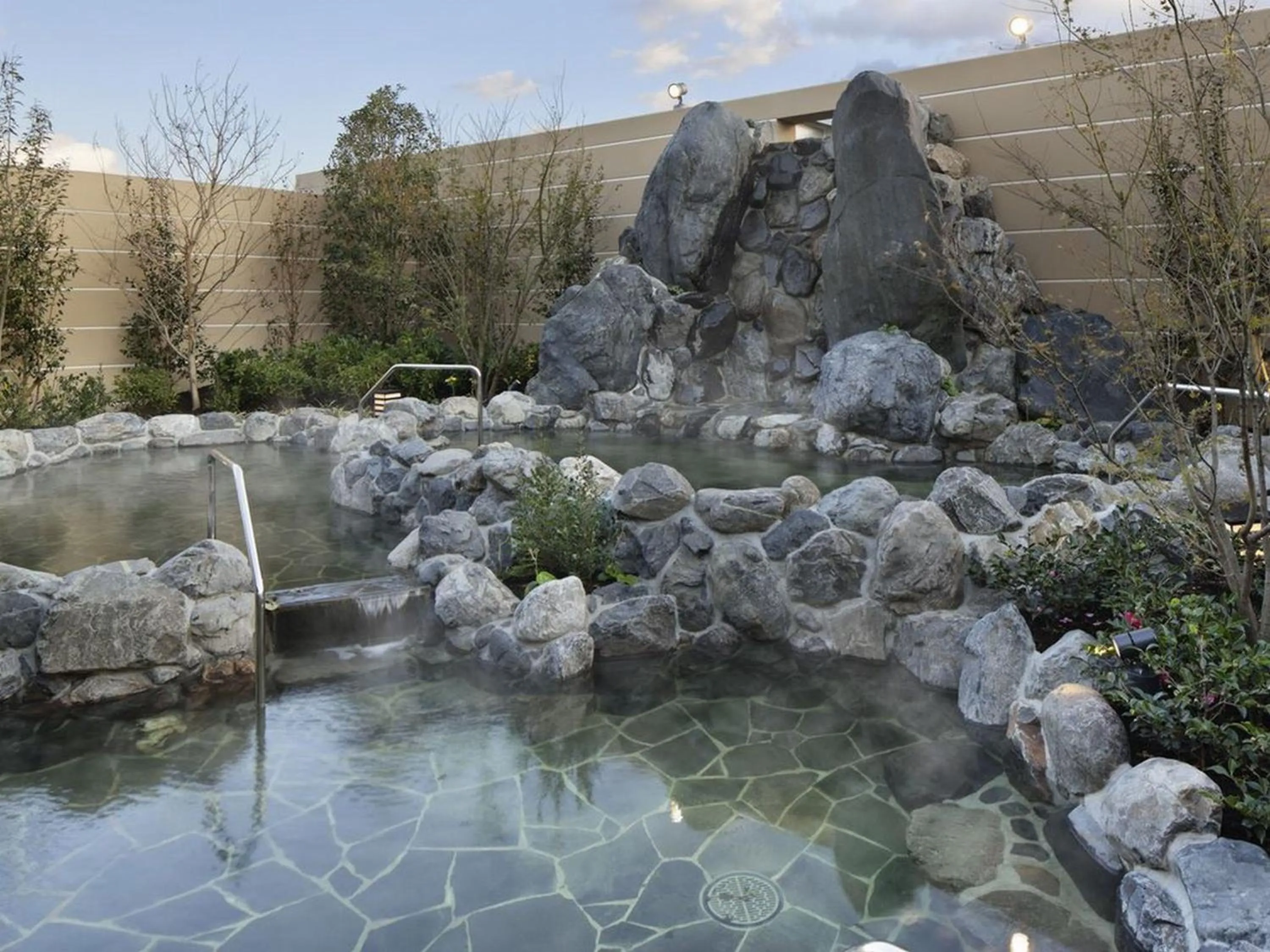 Hot Spring Bath in Kobe Minato Onsen Ren