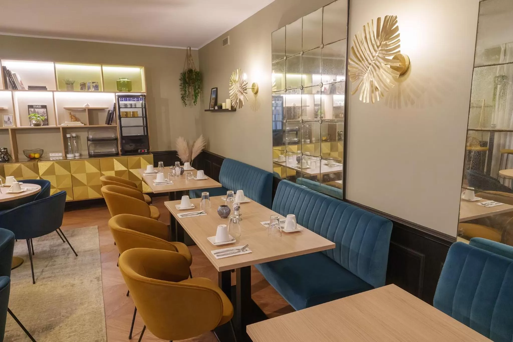 Living room in Best Western Plus Le Picardy