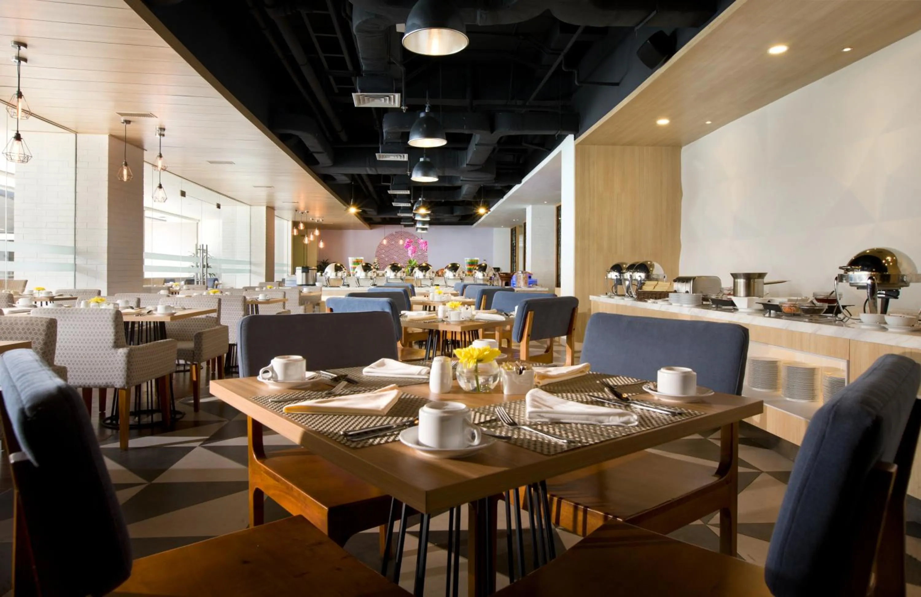 Restaurant/places to eat in Hotel Santika Mega City Bekasi