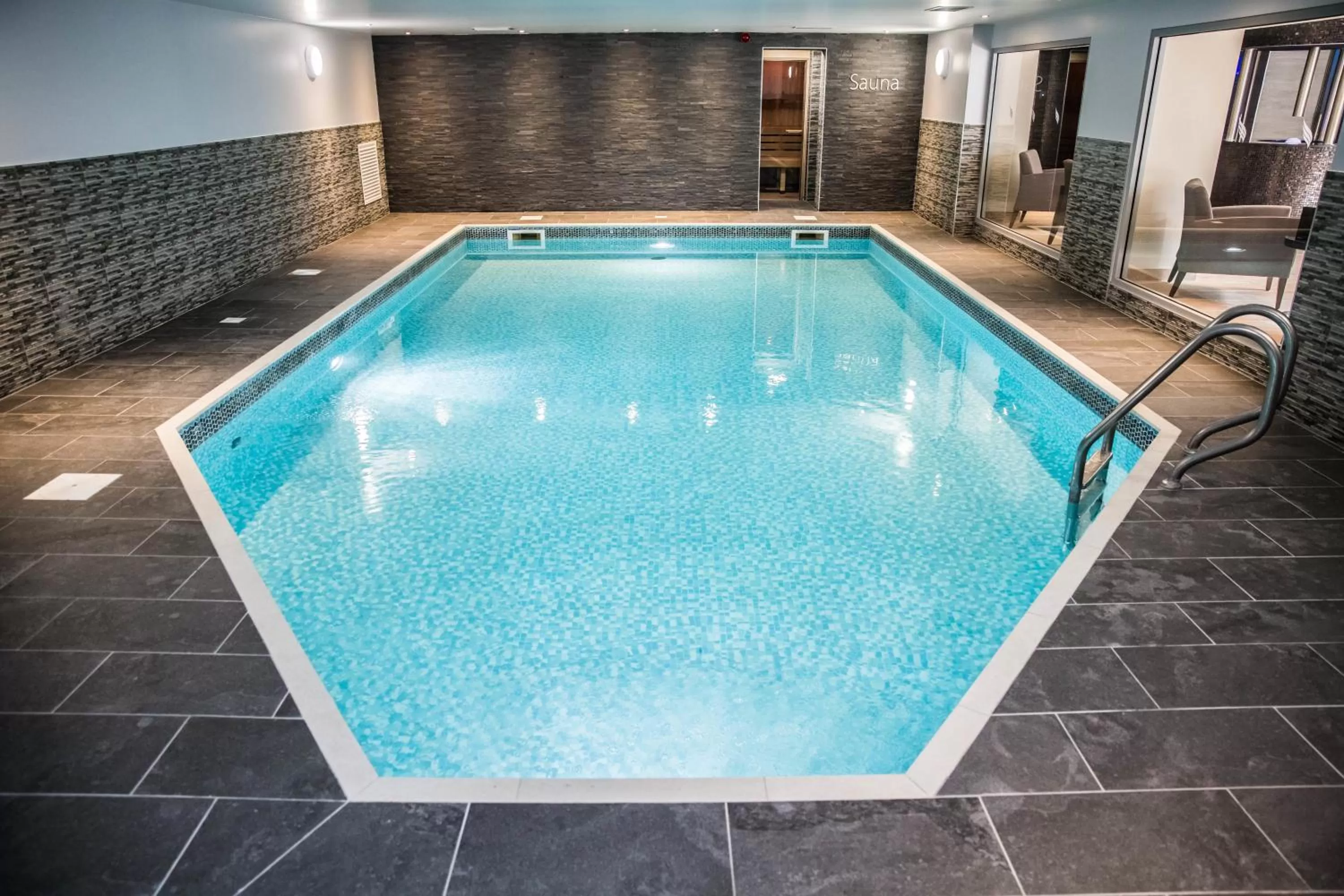 Swimming pool in Gomersal Park Hotel & Bazaar Spa