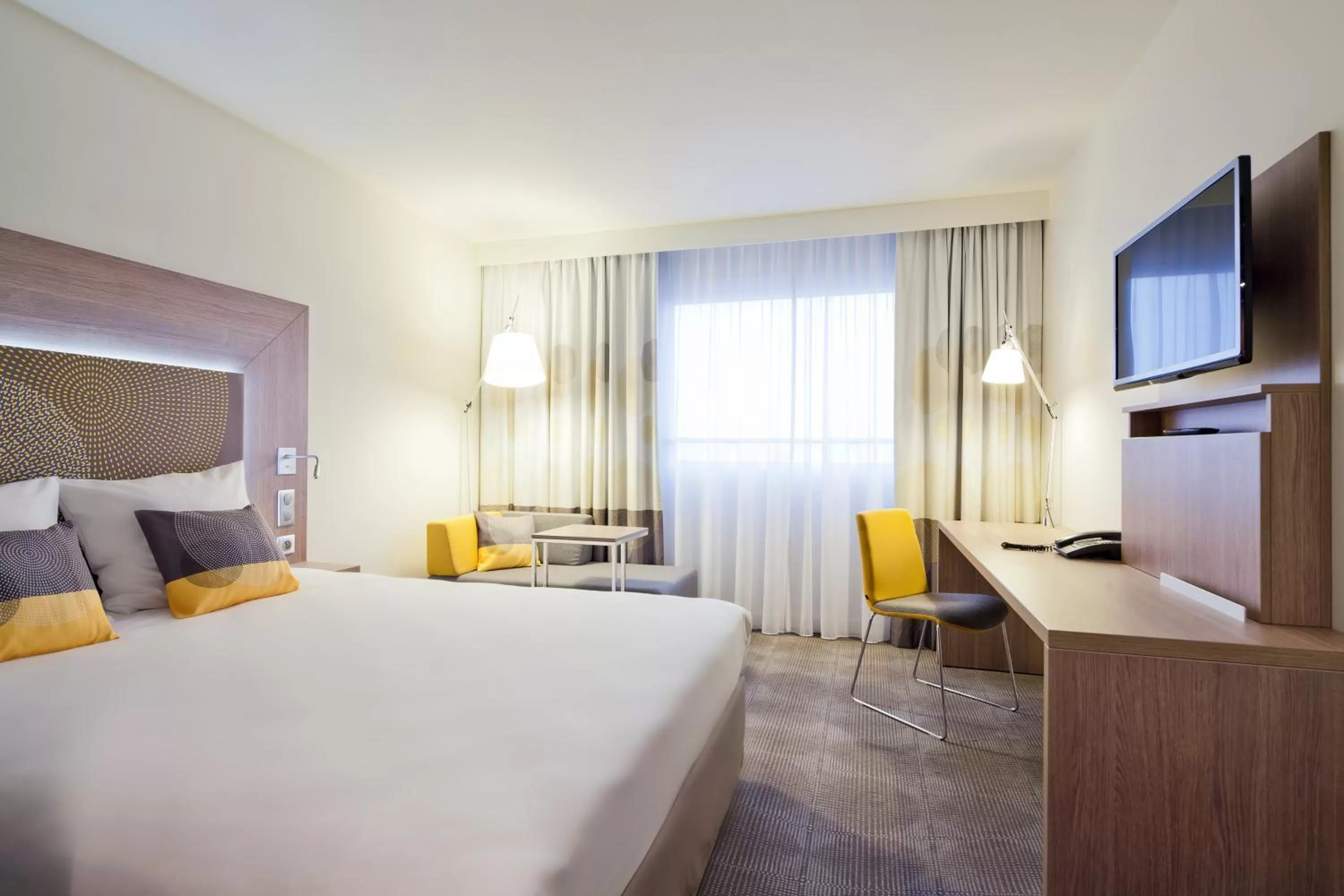 Photo of the whole room, Bed in Novotel London Waterloo