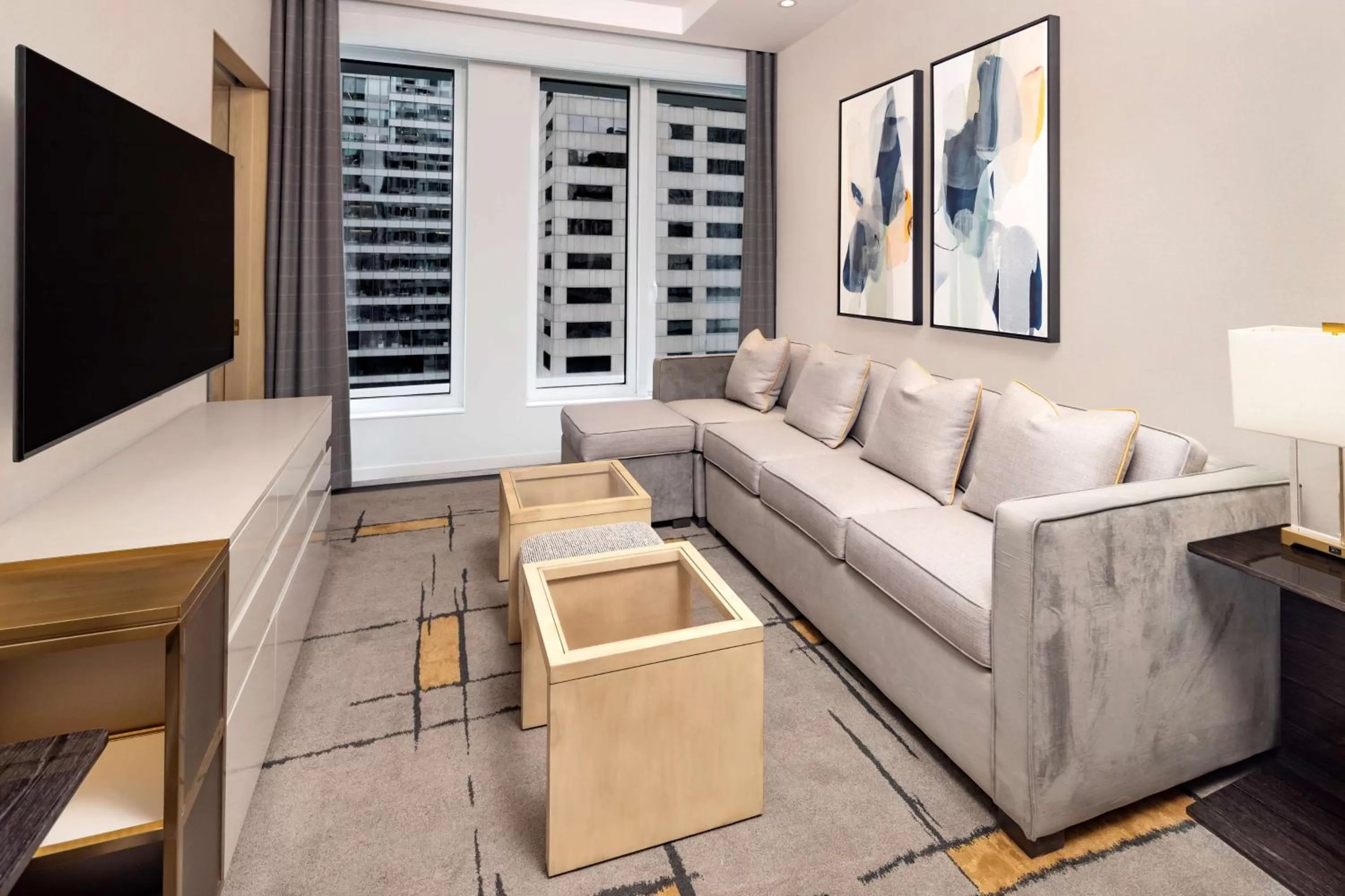 TV and multimedia in Hilton Club The Central at 5th New York