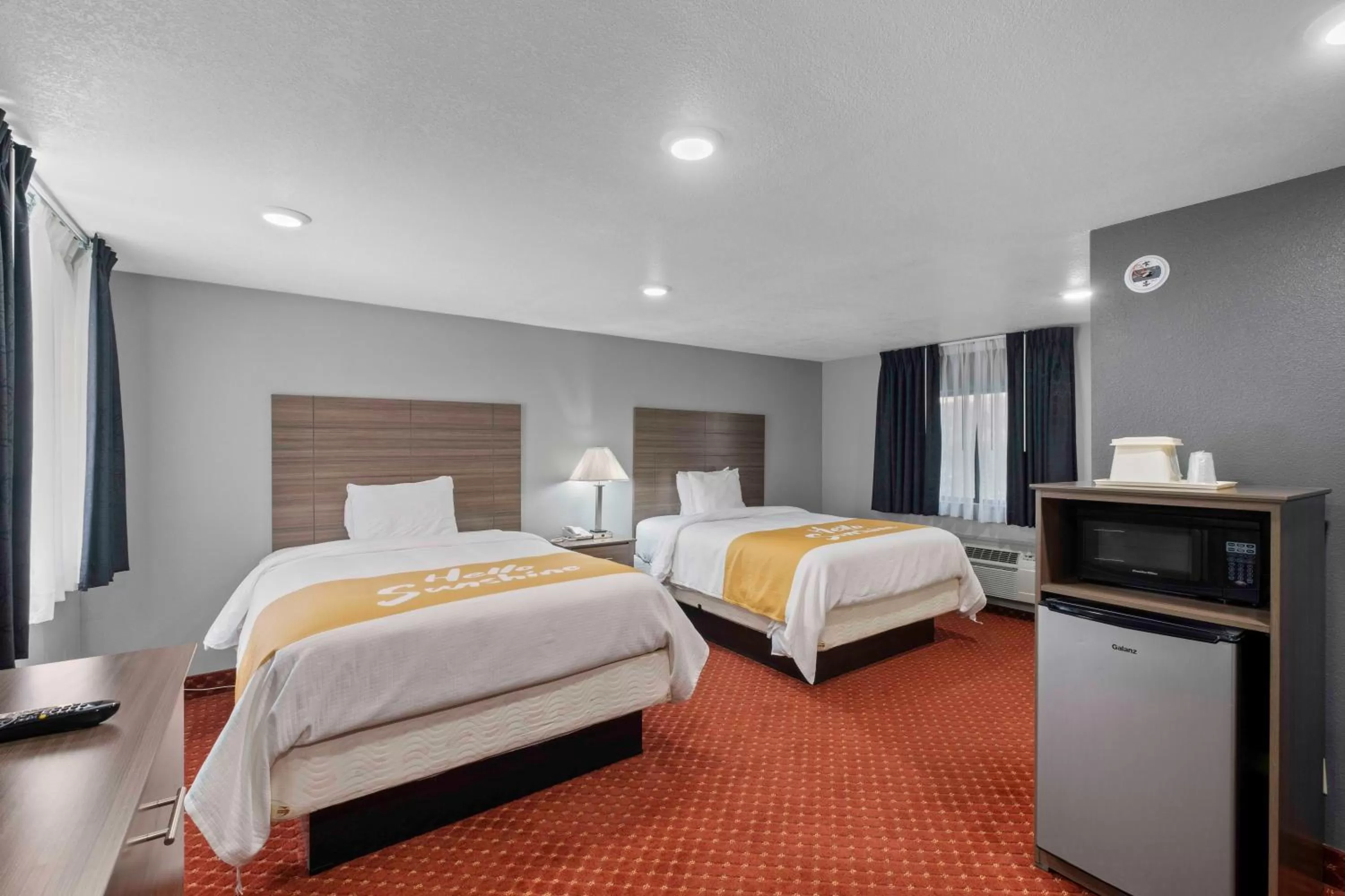 Photo of the whole room, Bed in Budget Lodge