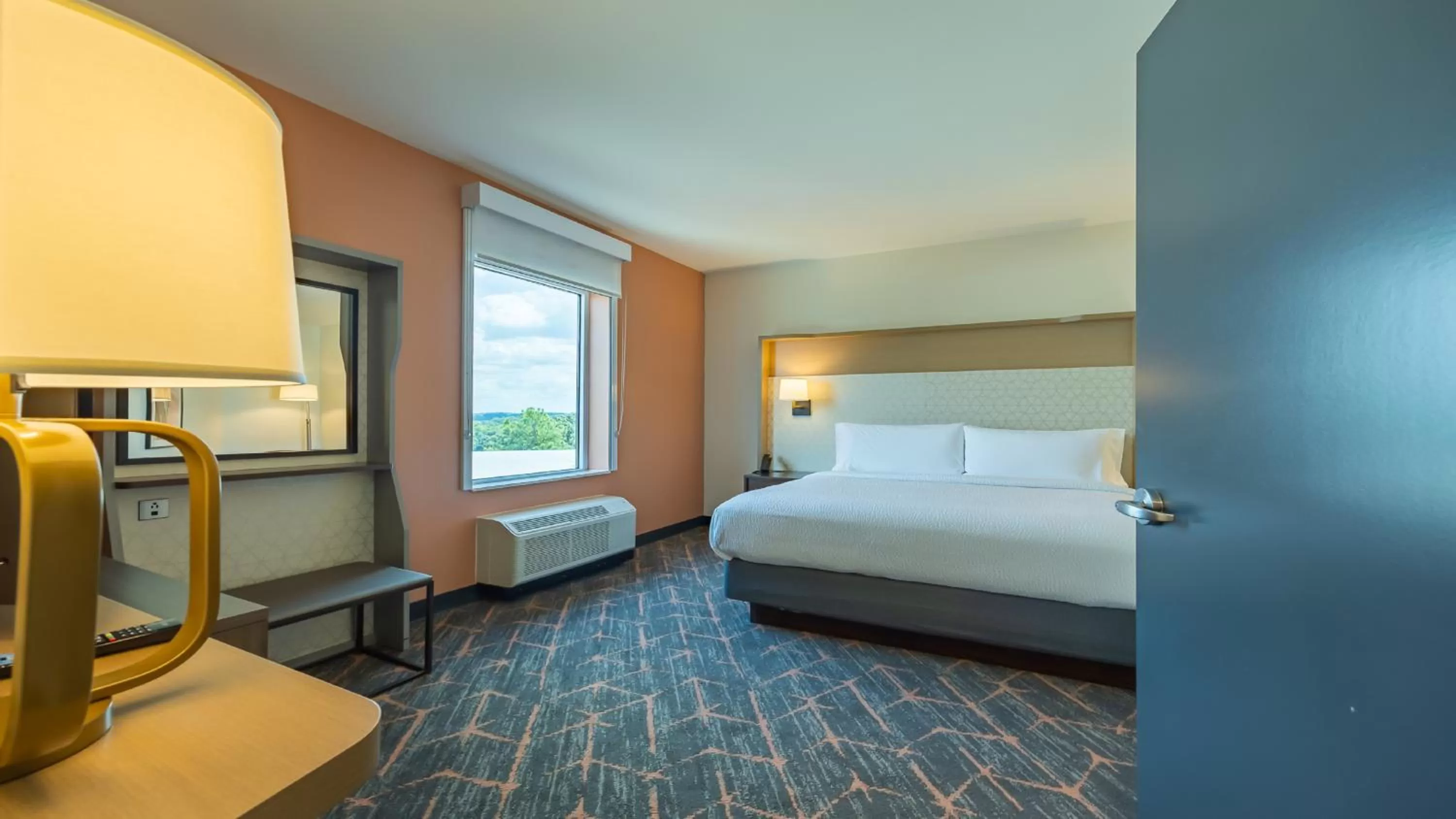 Bedroom, Bed in Courtyard by Marriott Atlanta Dunwoody