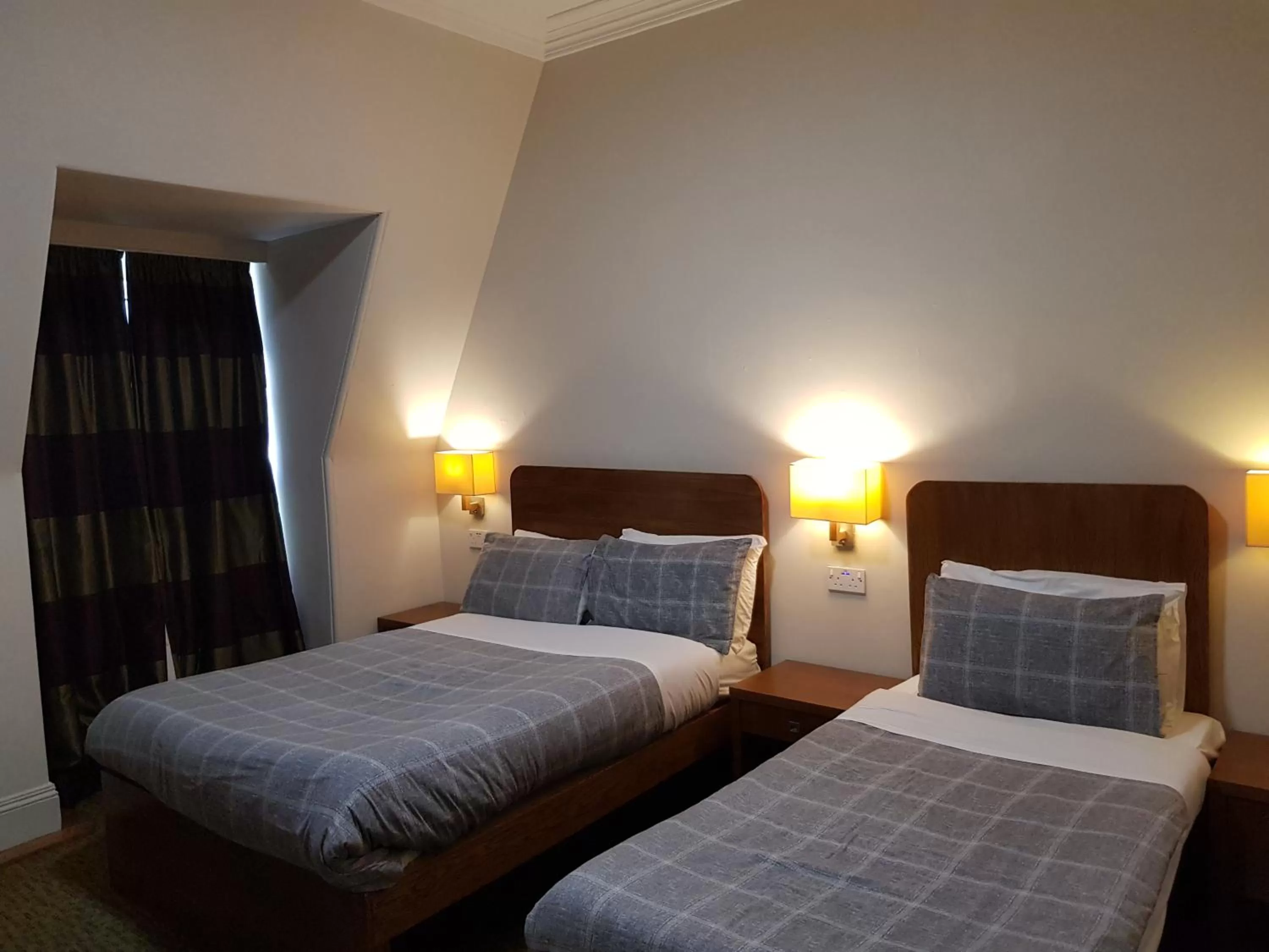 Bed in Aberdeen House