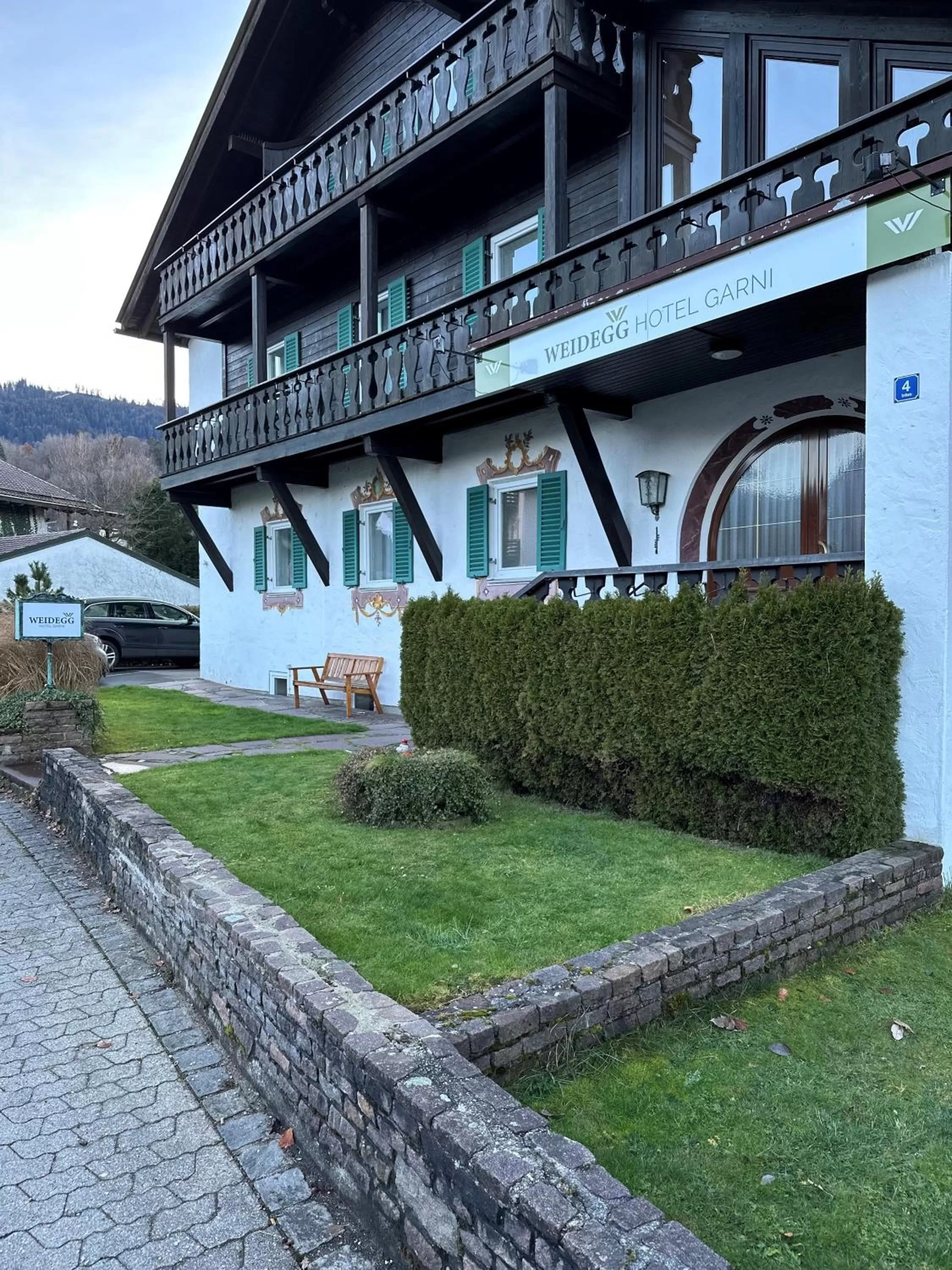 Property building in Weidegg - Hotel Garni