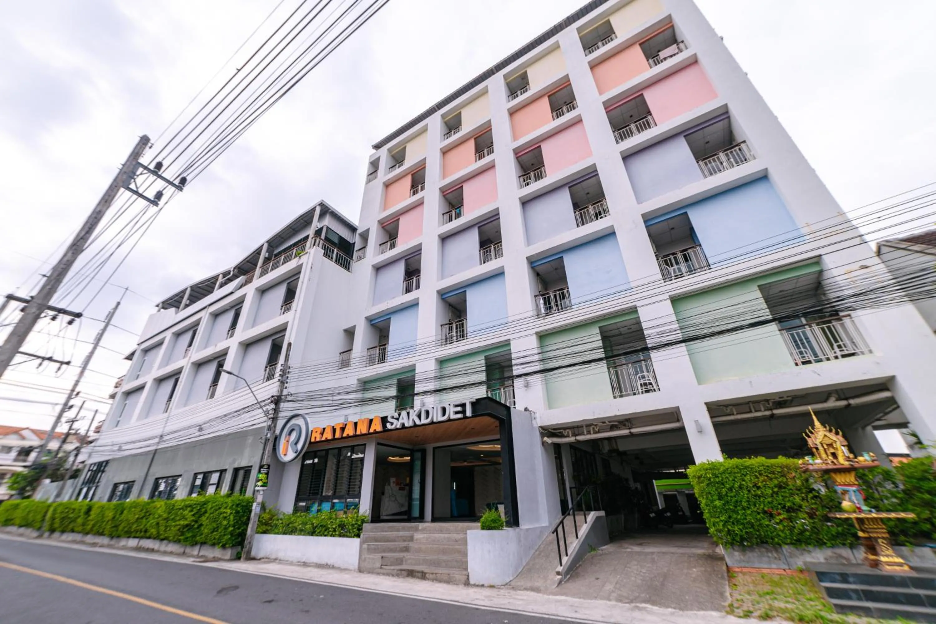 Property building in Ratana Hotel Sakdidet, PHUKET TOWN