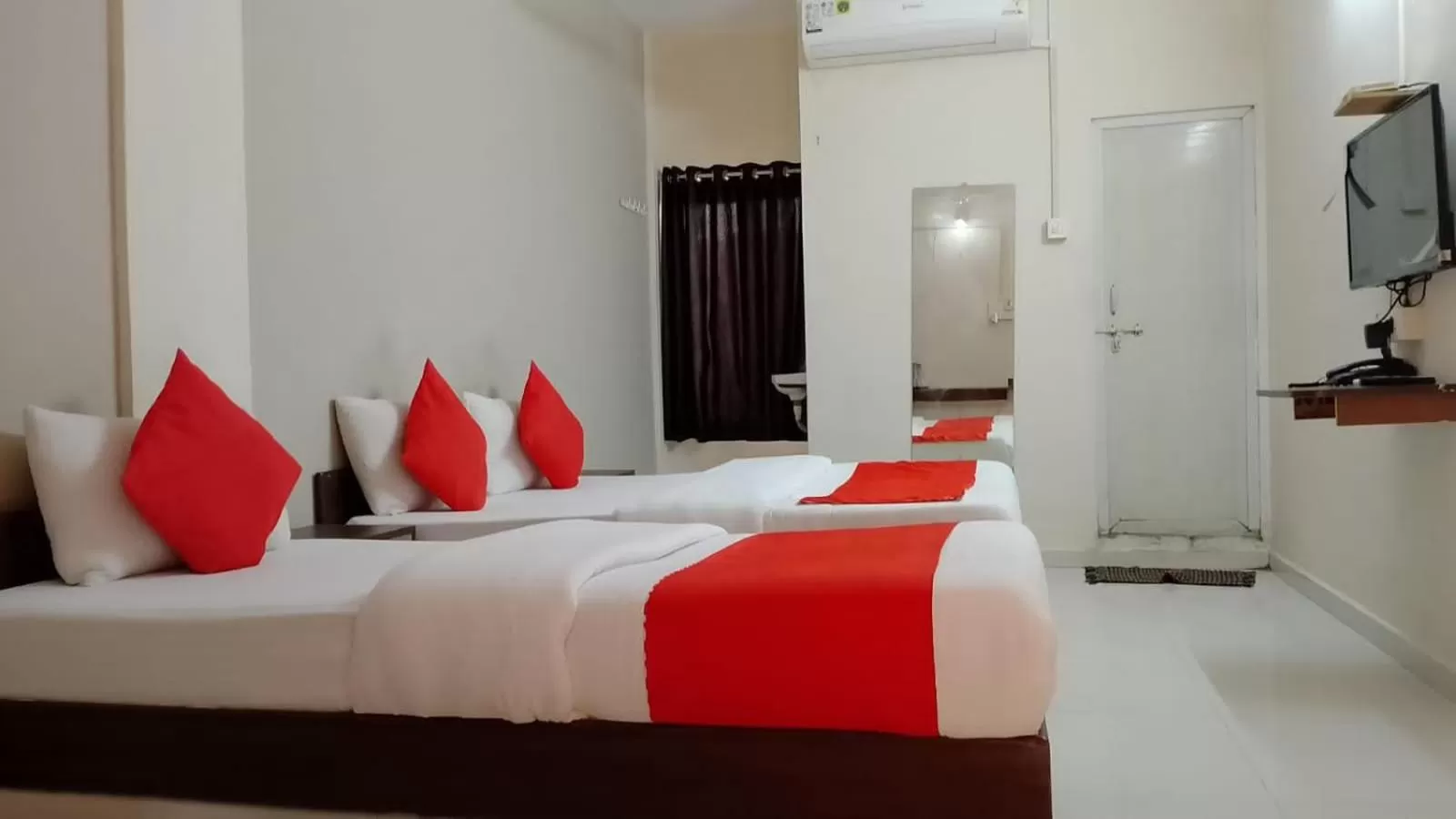 Bedroom, Bed in Hotel Nawanagar Residency