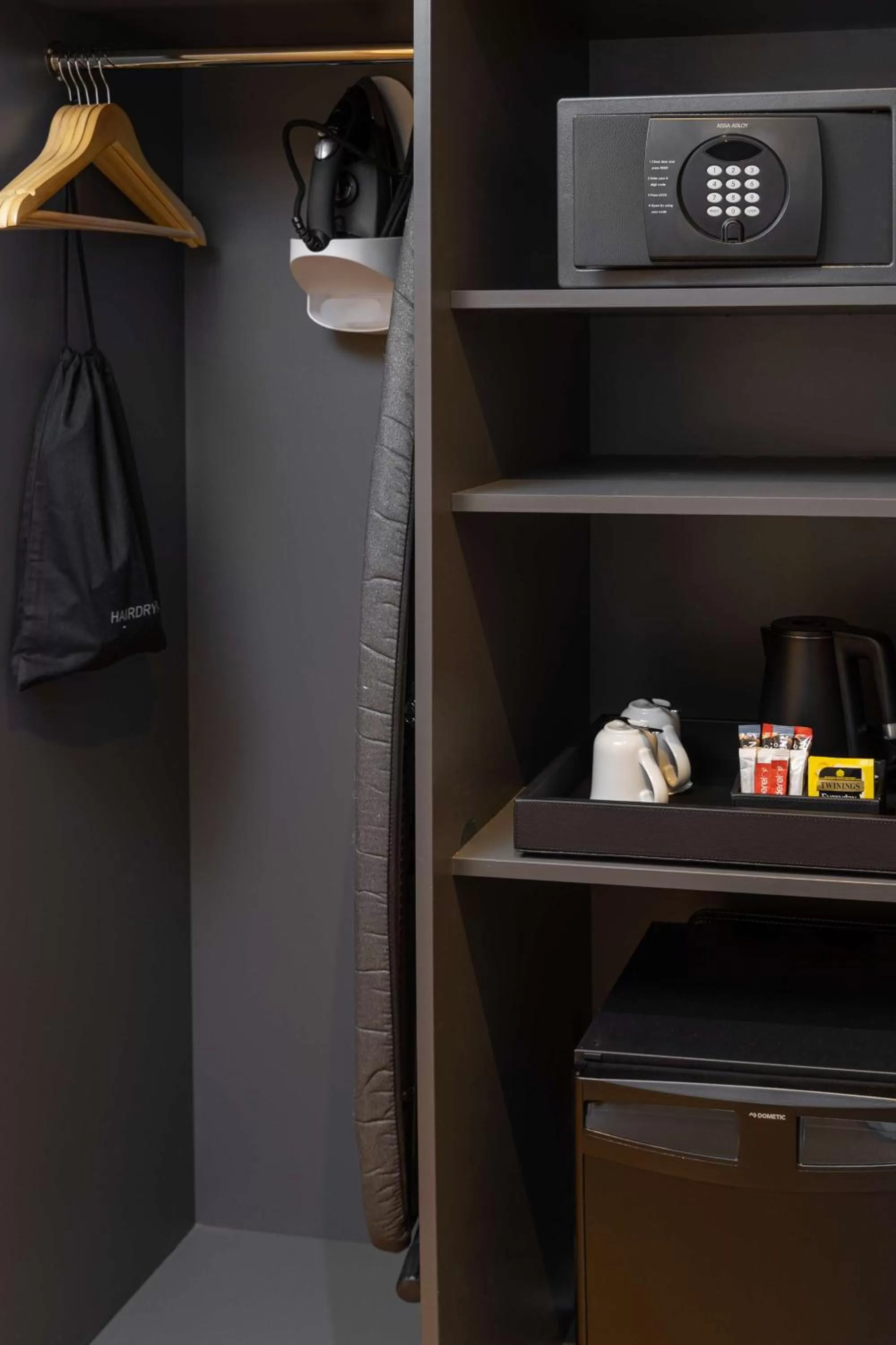 Photo of the whole room in Hilton London Gatwick Airport