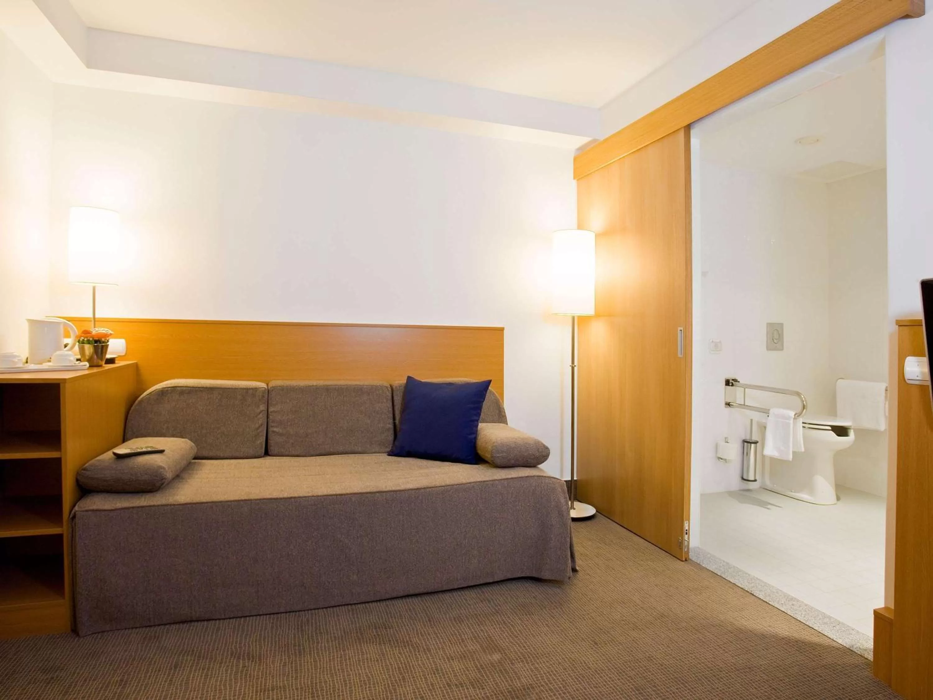 Accessible standard Room with One Double Bed and One Sofa in Novotel Budapest City