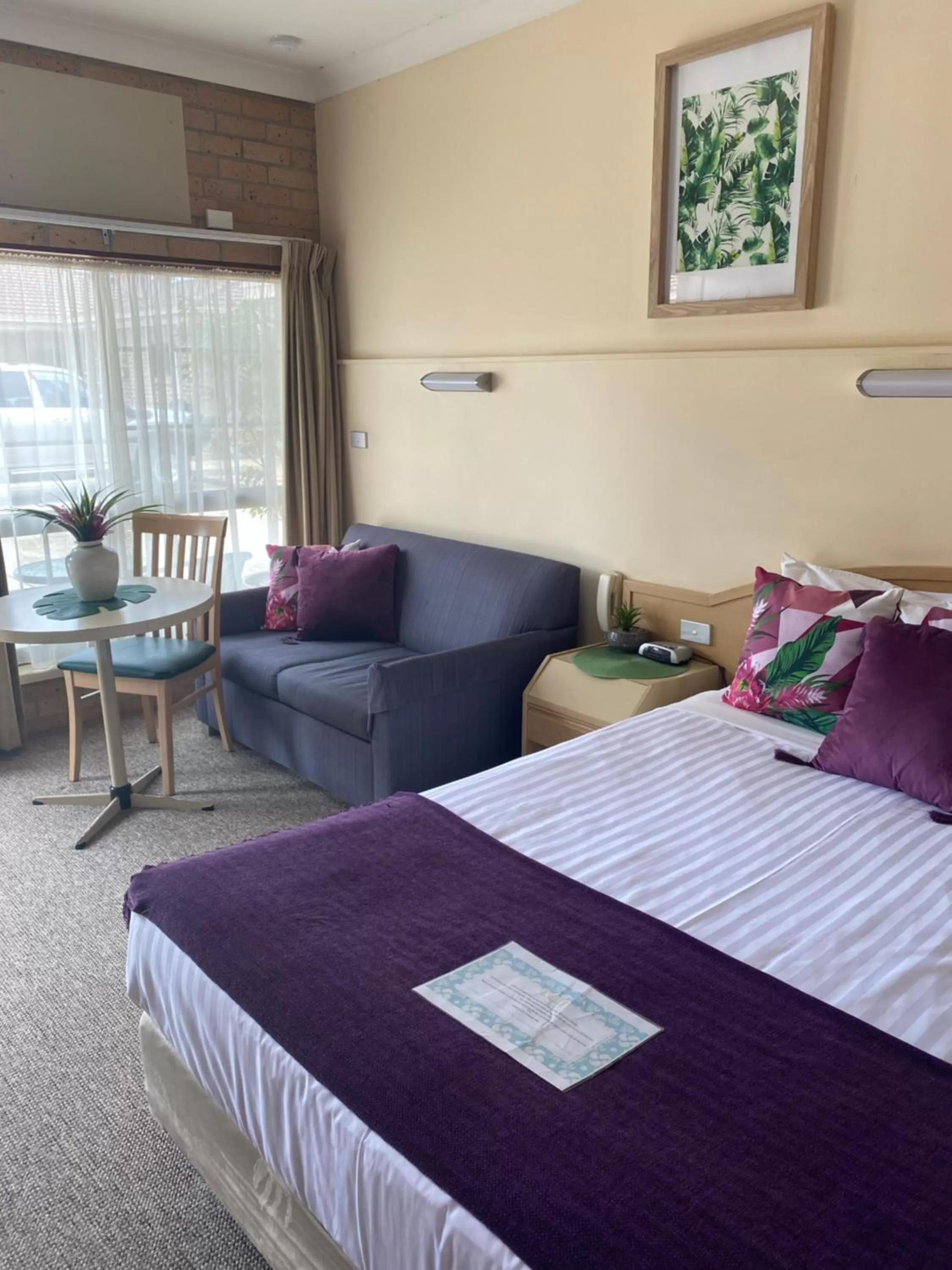 Bed in Marriott Park Motel