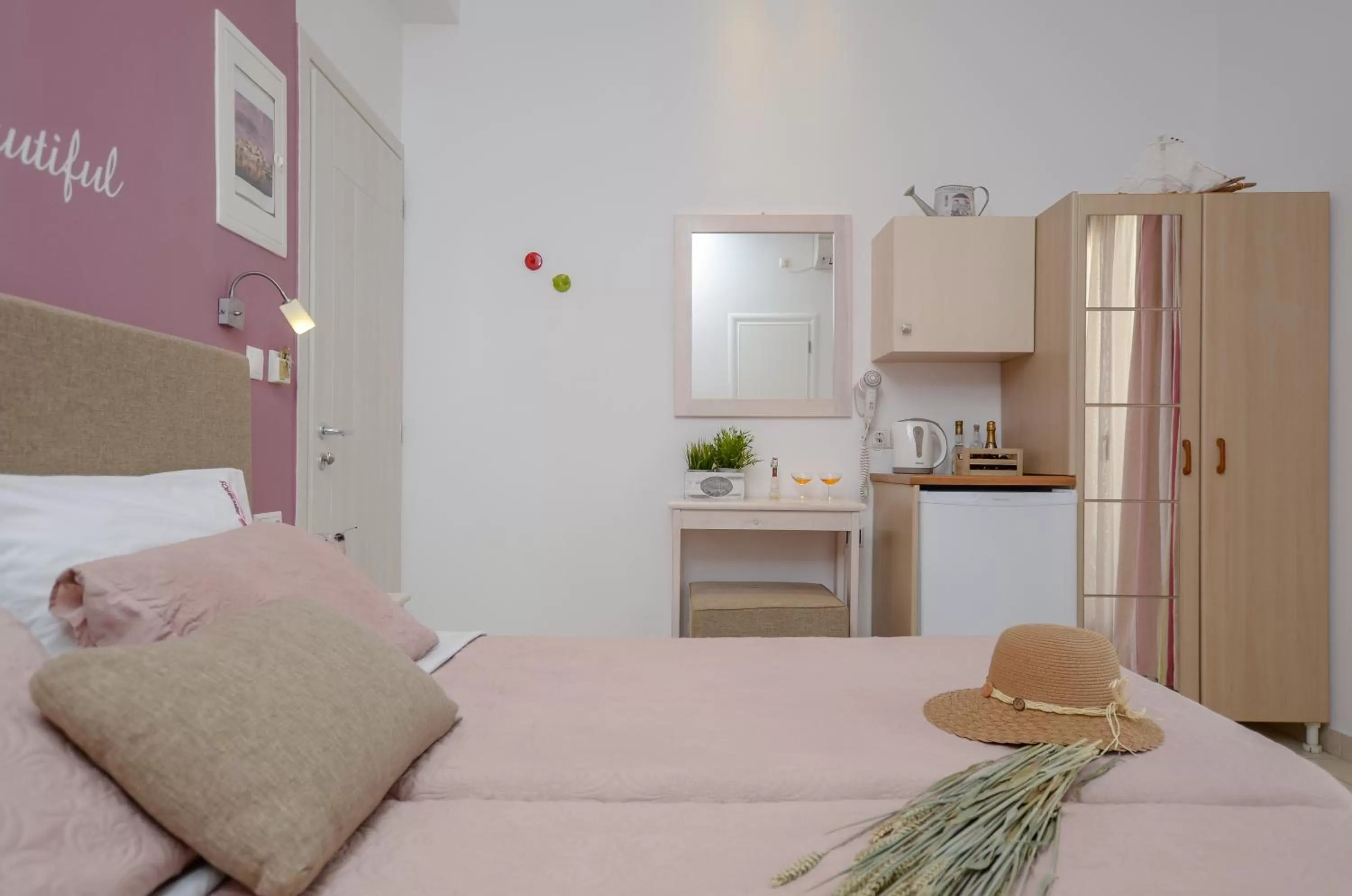 Photo of the whole room, Bed in Panormos Hotel and Studios