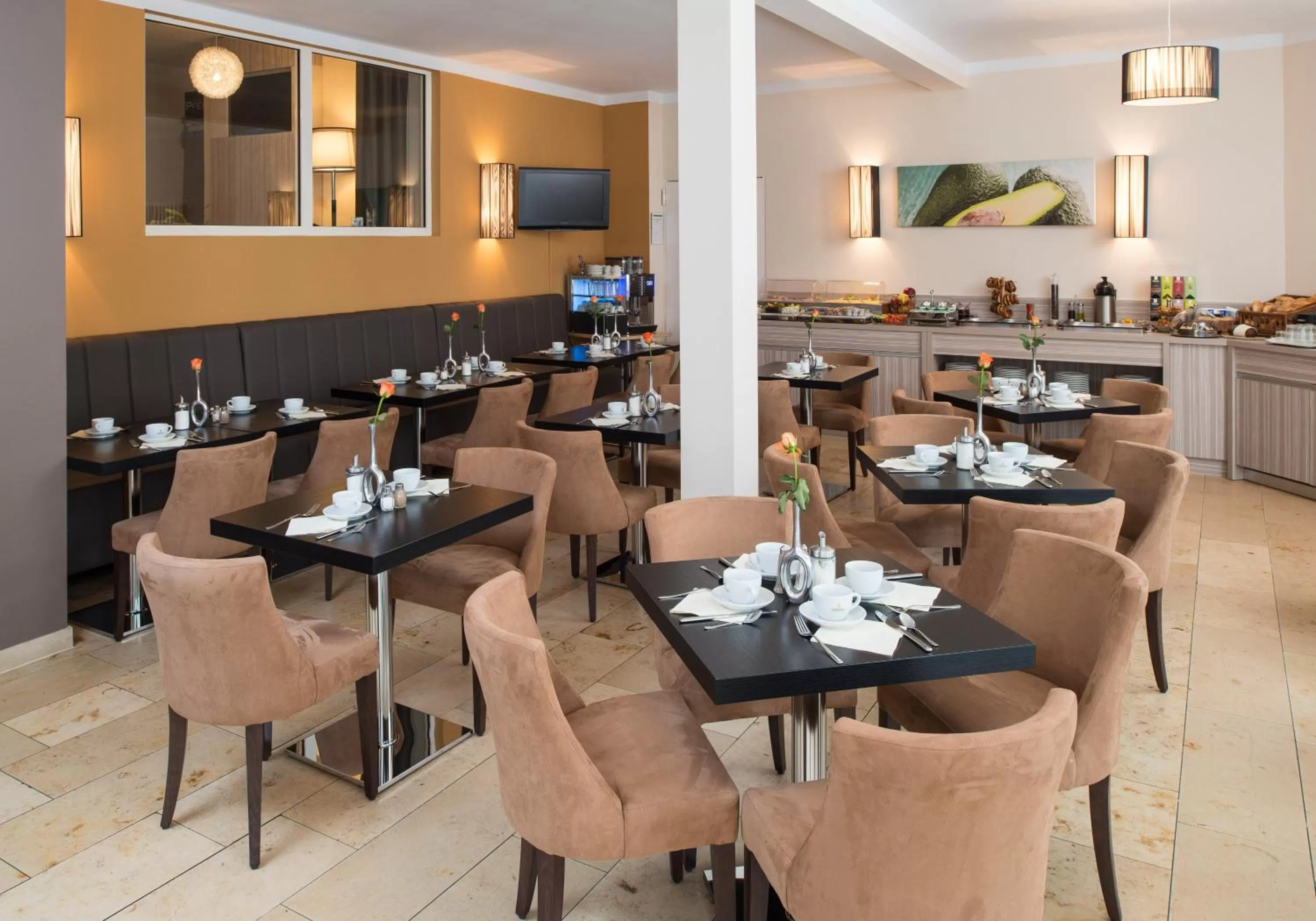 Restaurant/places to eat in Hotel New Orly