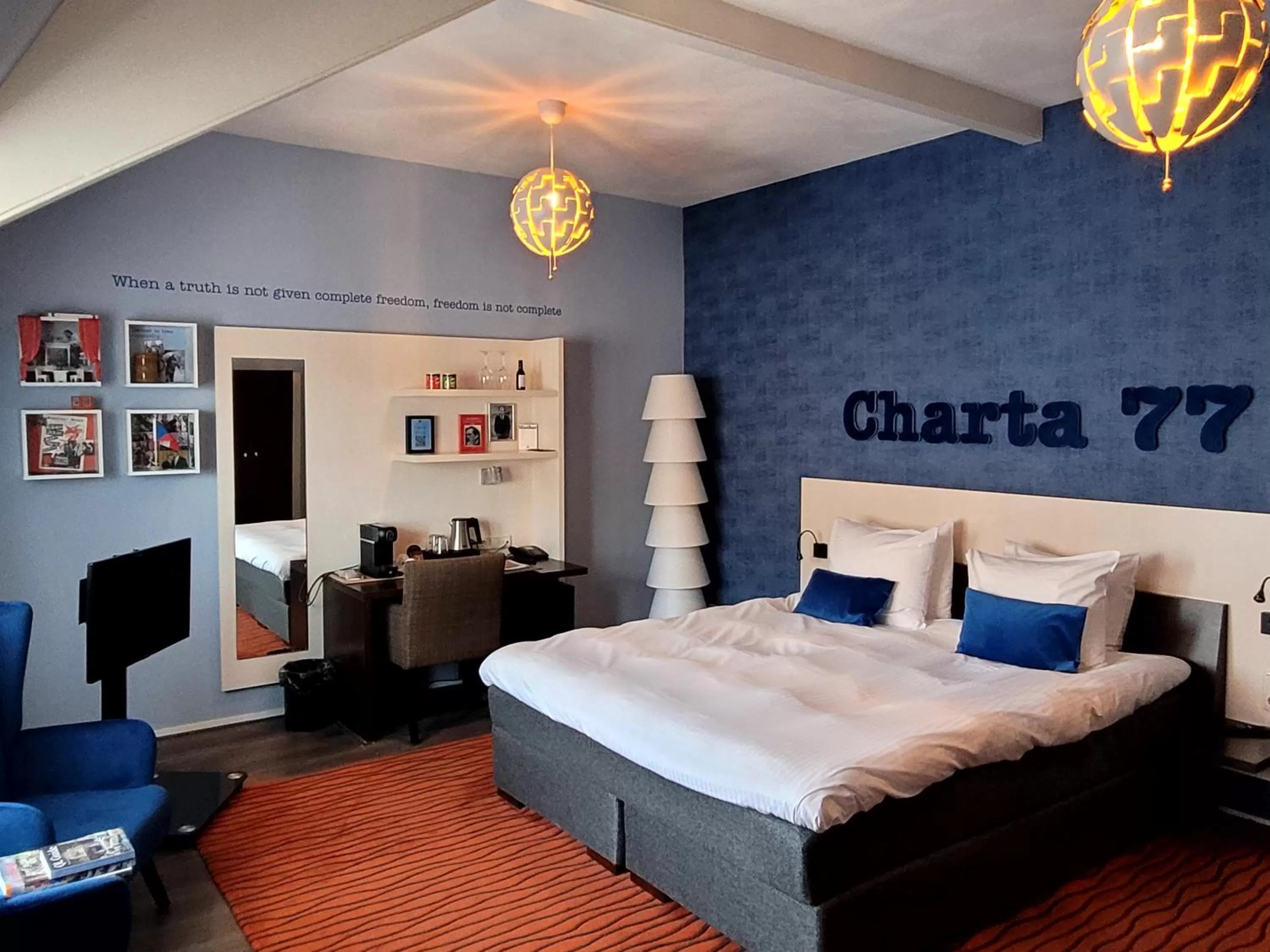 Bed in Hotel de Wereld