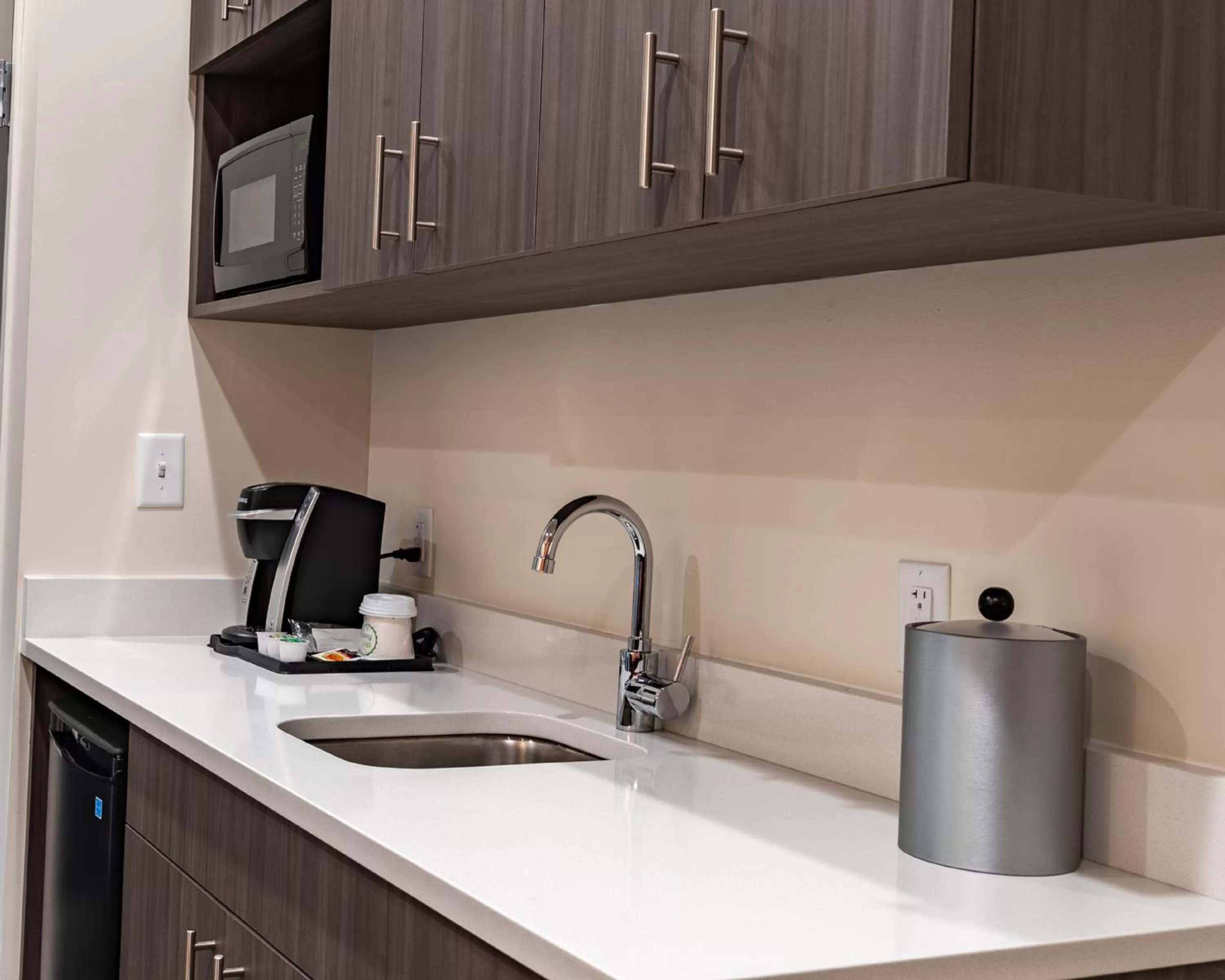 Kitchen or kitchenette in Courtyard by Marriott Atlanta Dunwoody