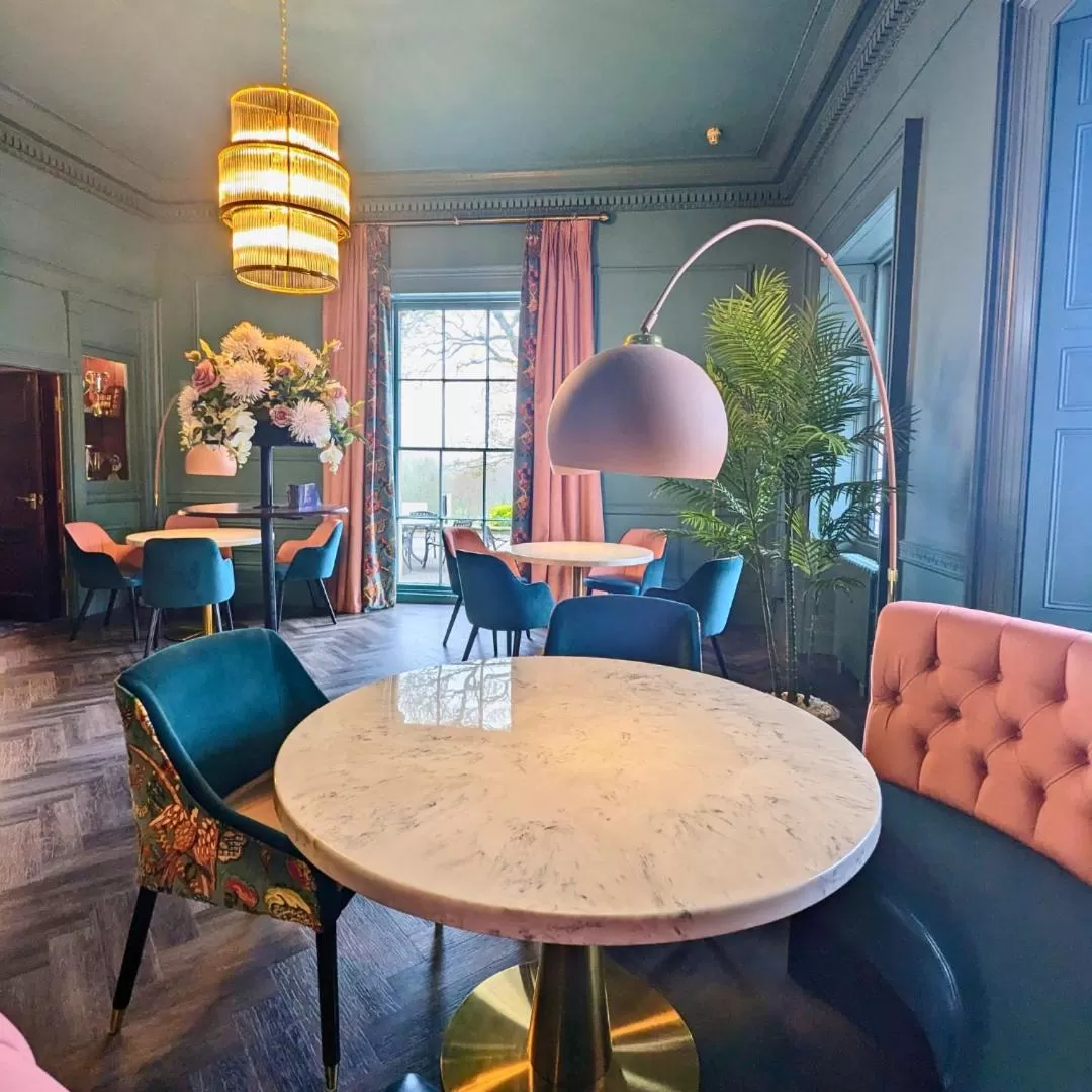 Restaurant/places to eat in Shaw Hill Hotel Golf And Country Club