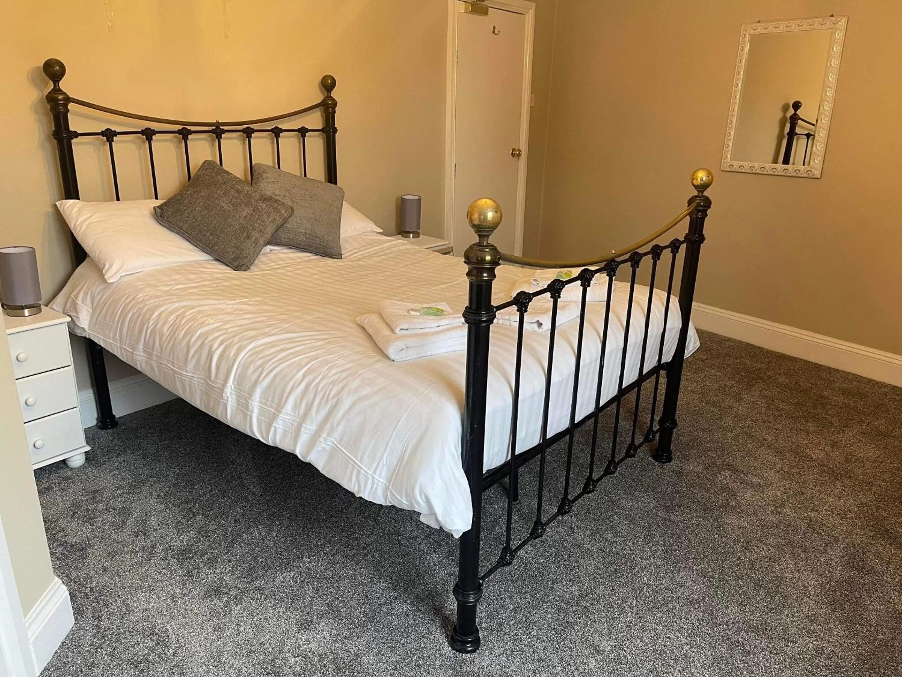 Bedroom, Bed in The Seven Stars