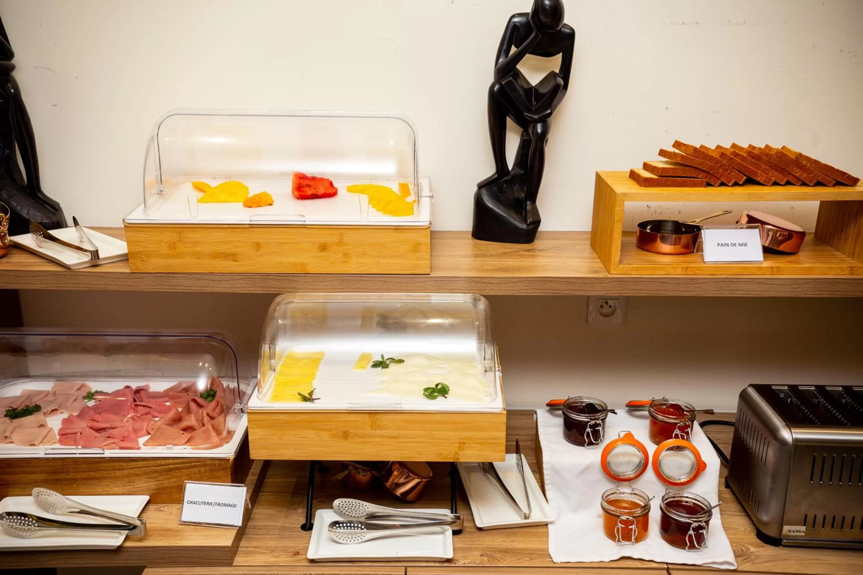 Food and drinks in Silver Moon Hotel